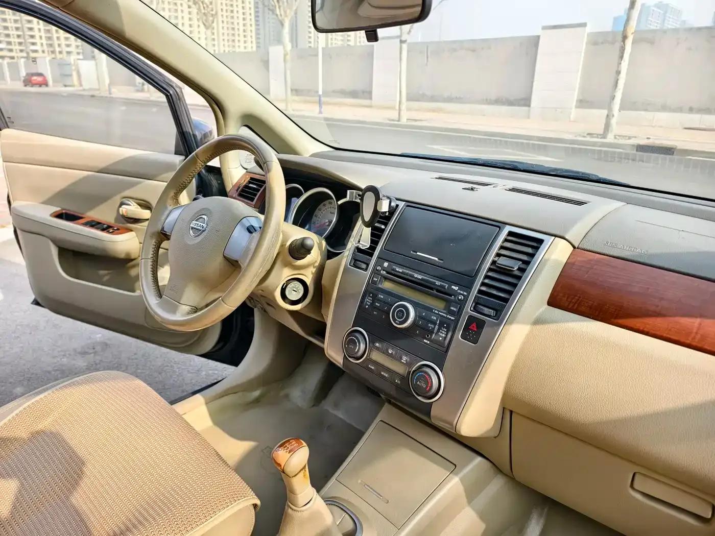 Tiida 2008 1.6L Manual Intelligent — миниатюра 13