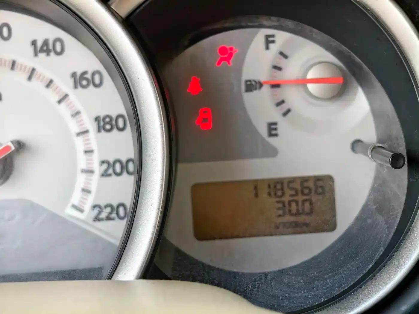 Tiida 2008 1.6L Manual Intelligent — миниатюра 14