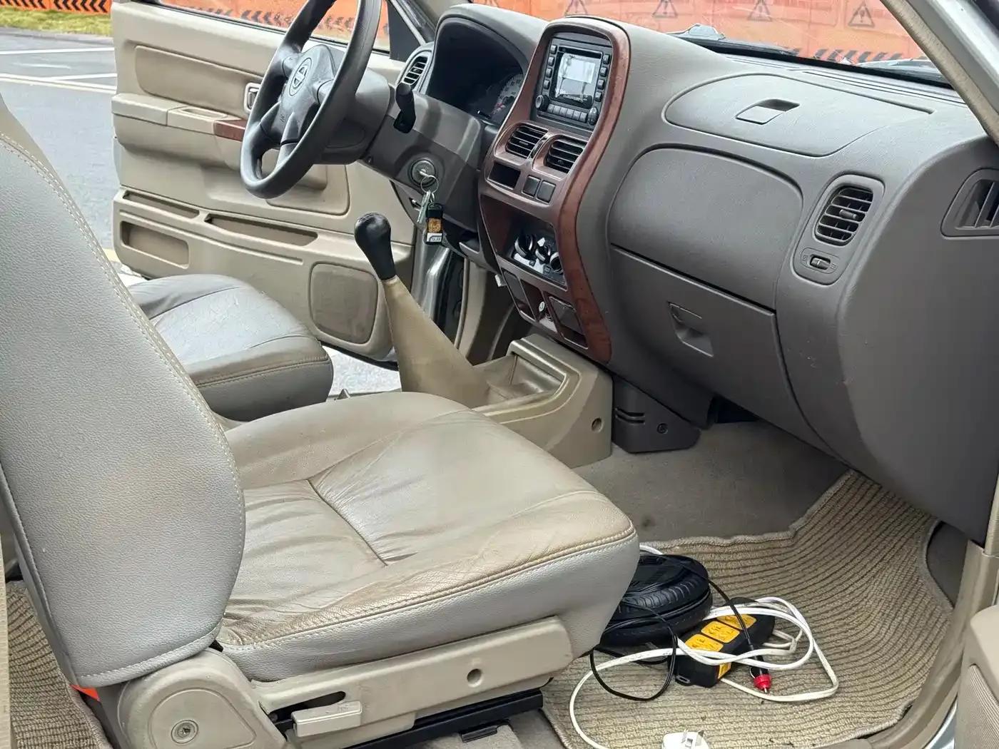Nissan D22 2011 2.4L Gasoline 2WD Premium Model — миниатюра 19