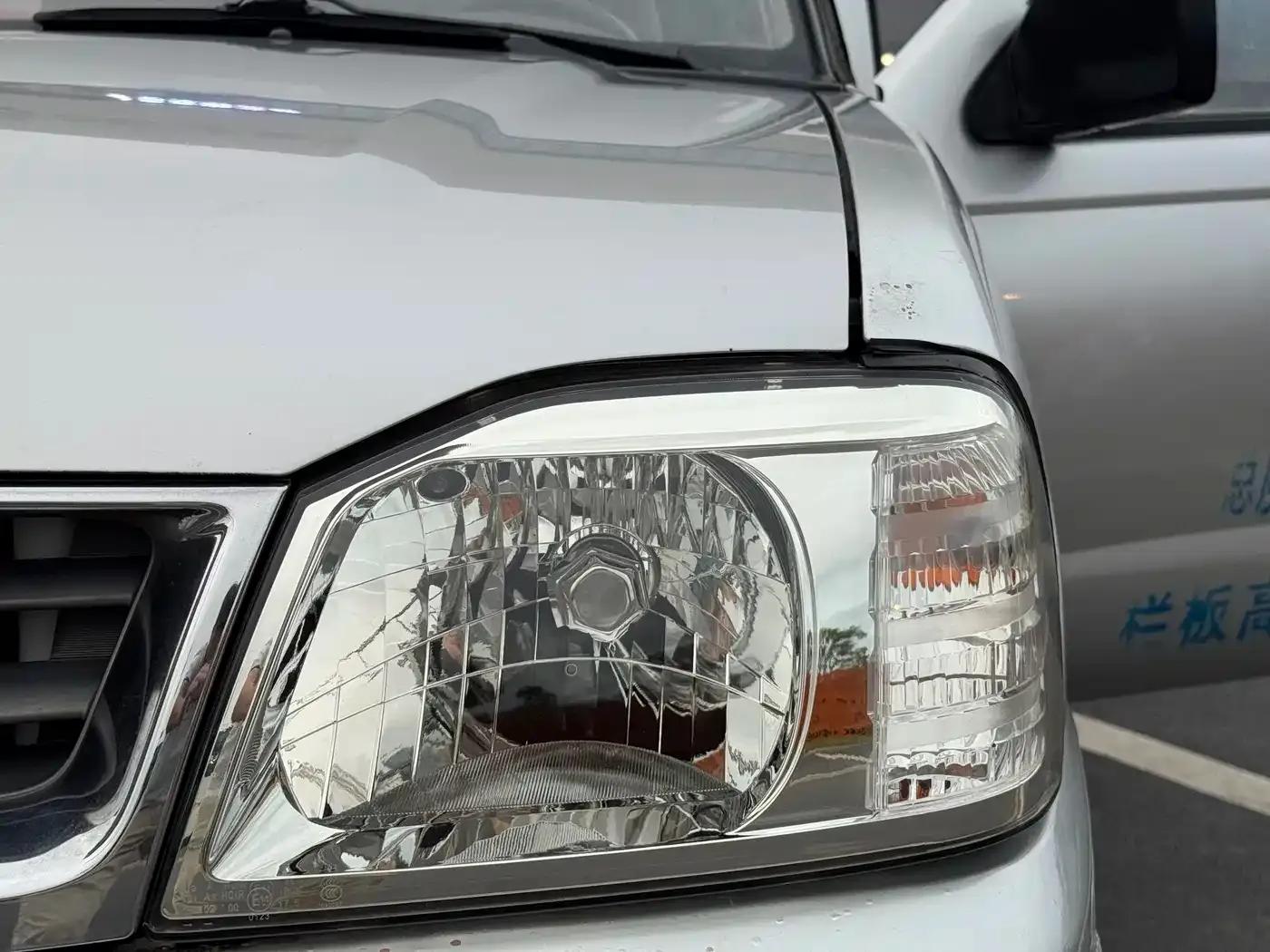 Nissan D22 2011 2.4L Gasoline 2WD Premium Model — миниатюра 10