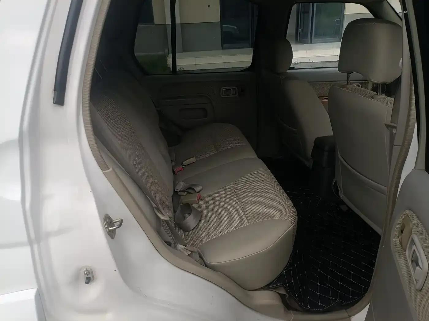 Nissan Paladin 2008 2.4L 4WD Standard Model — миниатюра 11