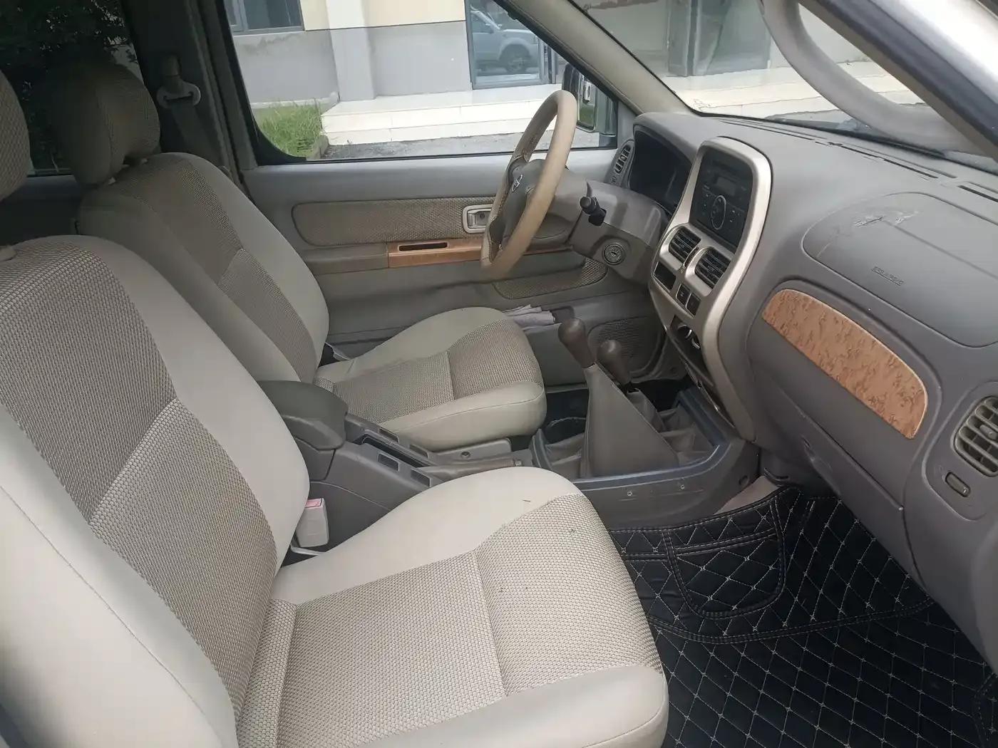 Nissan Paladin 2008 2.4L 4WD Standard Model — миниатюра 10