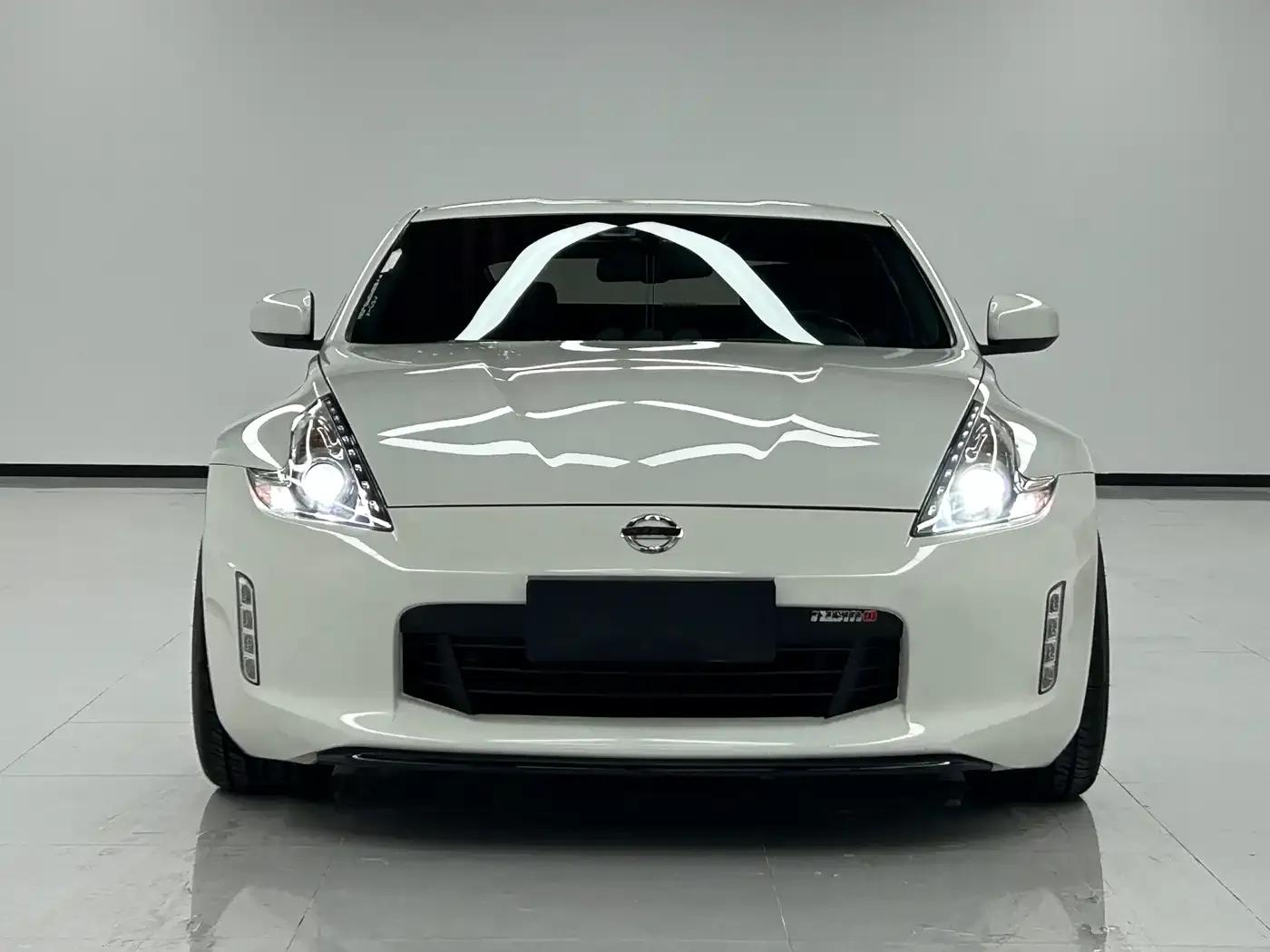 2013 Nissan 370Z 3.7L Coupe — миниатюра 2