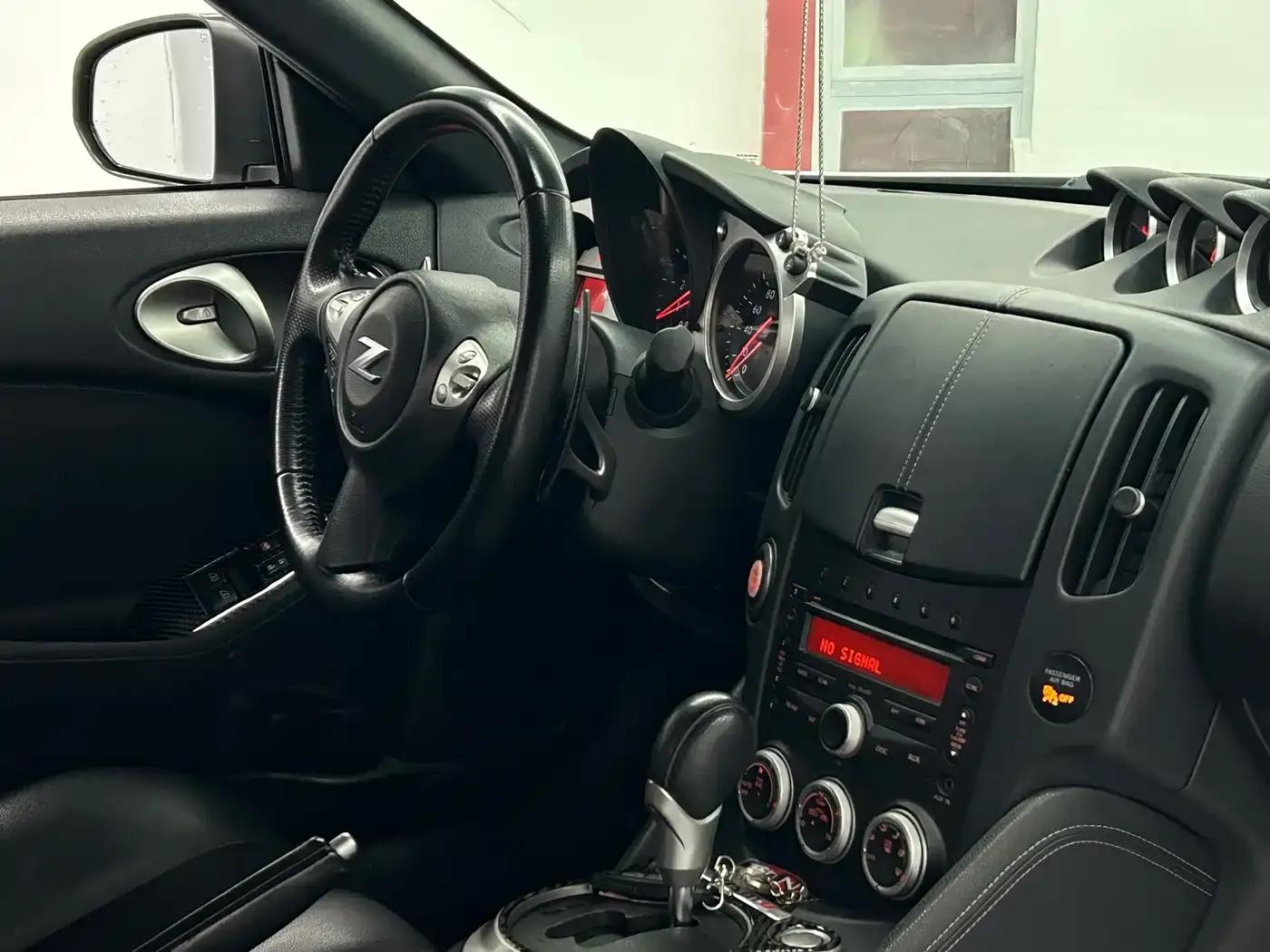 2013 Nissan 370Z 3.7L Coupe — миниатюра 16