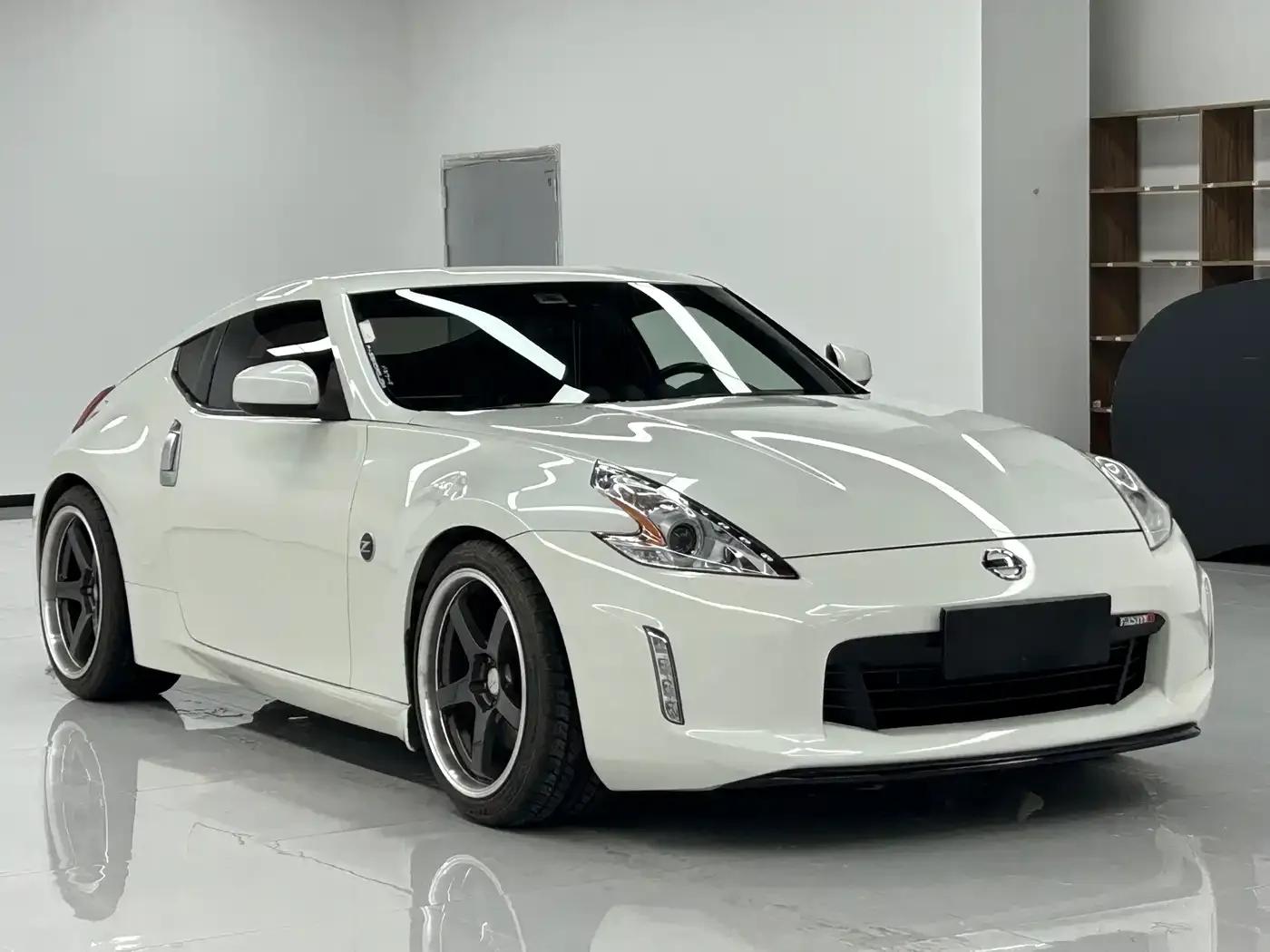 2013 Nissan 370Z 3.7L Coupe — миниатюра 3