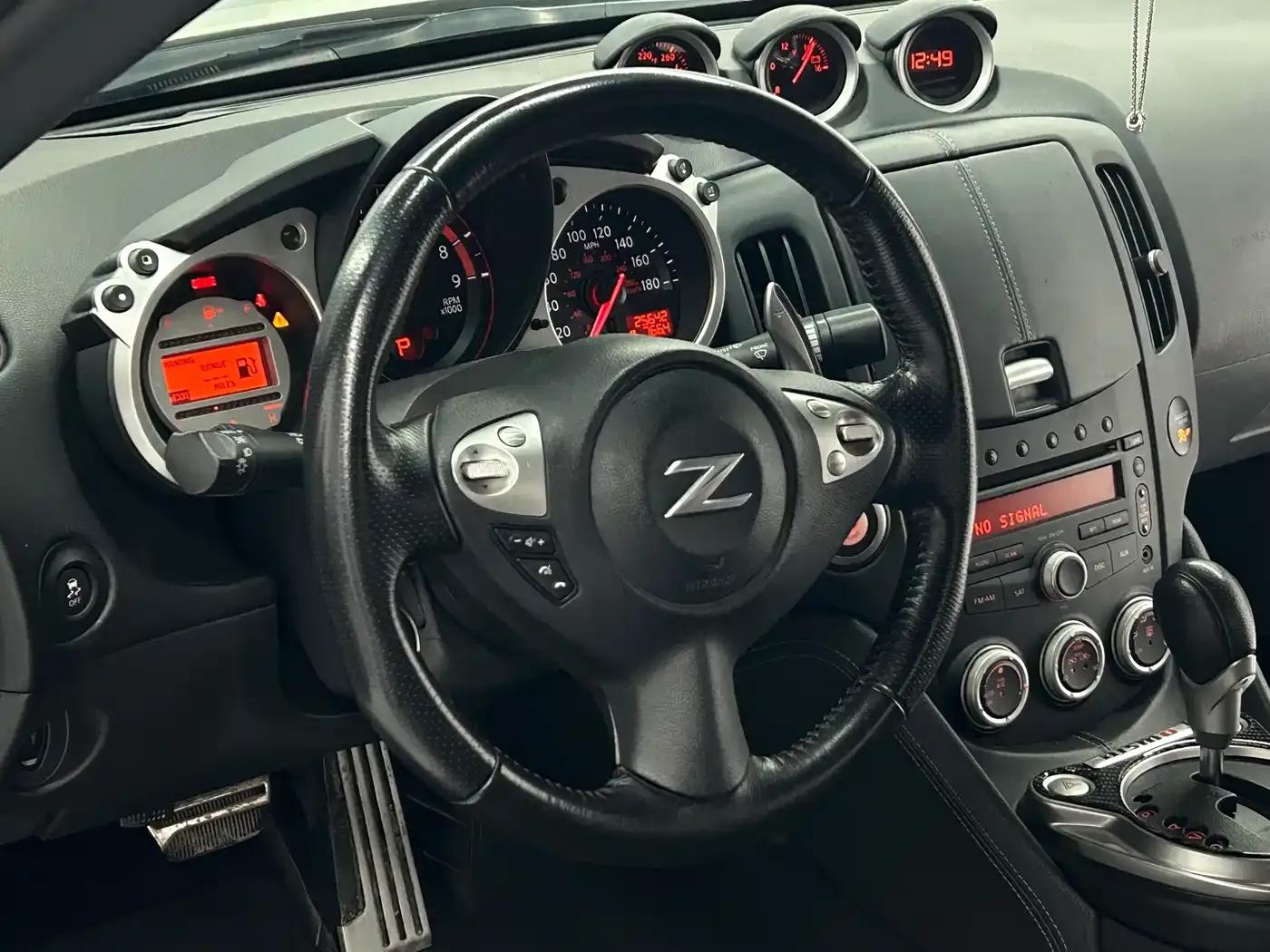 2013 Nissan 370Z 3.7L Coupe — миниатюра 8