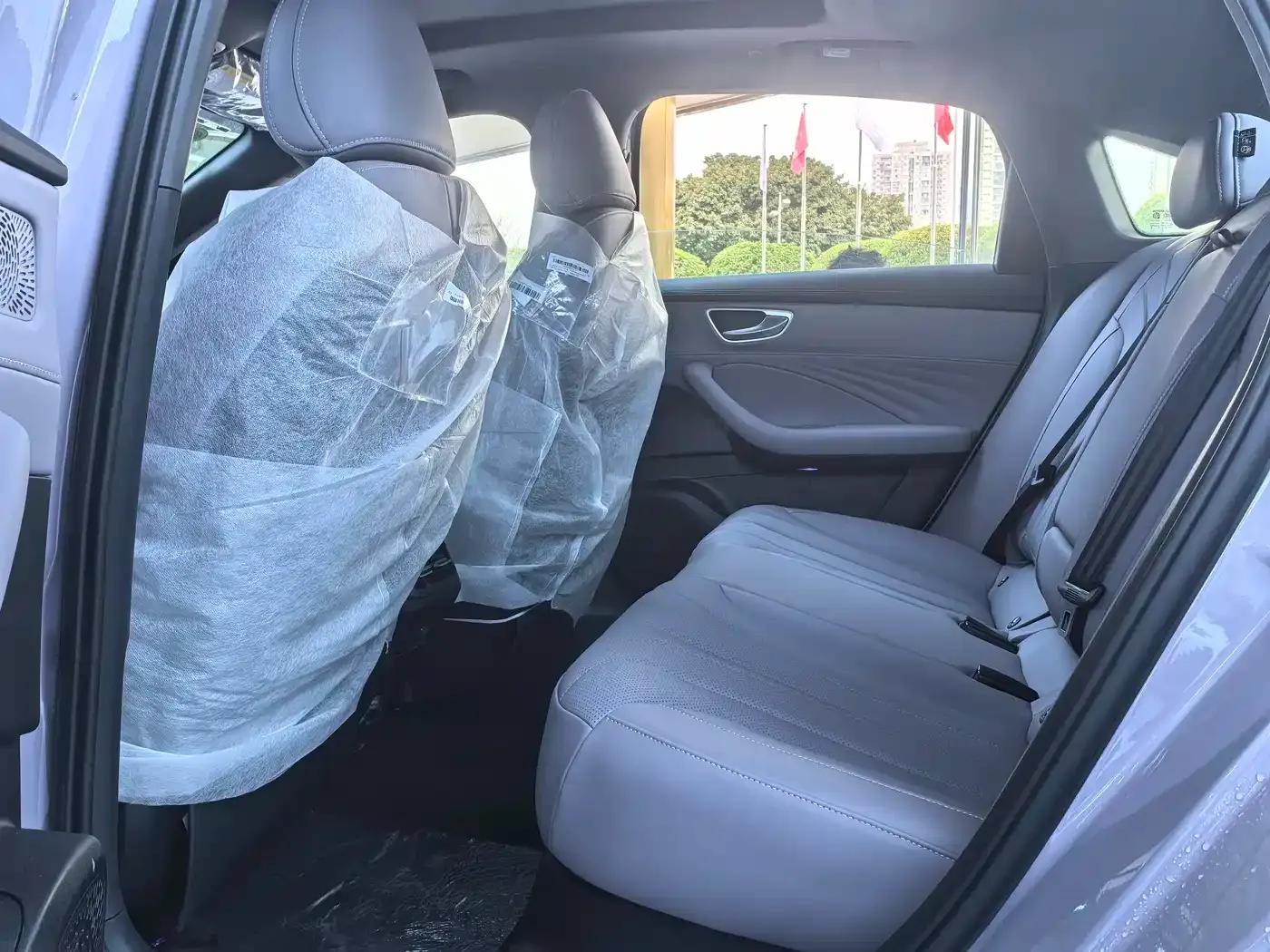 Roewe M7 DMH 2025 160km Enjoy Edition — миниатюра 12