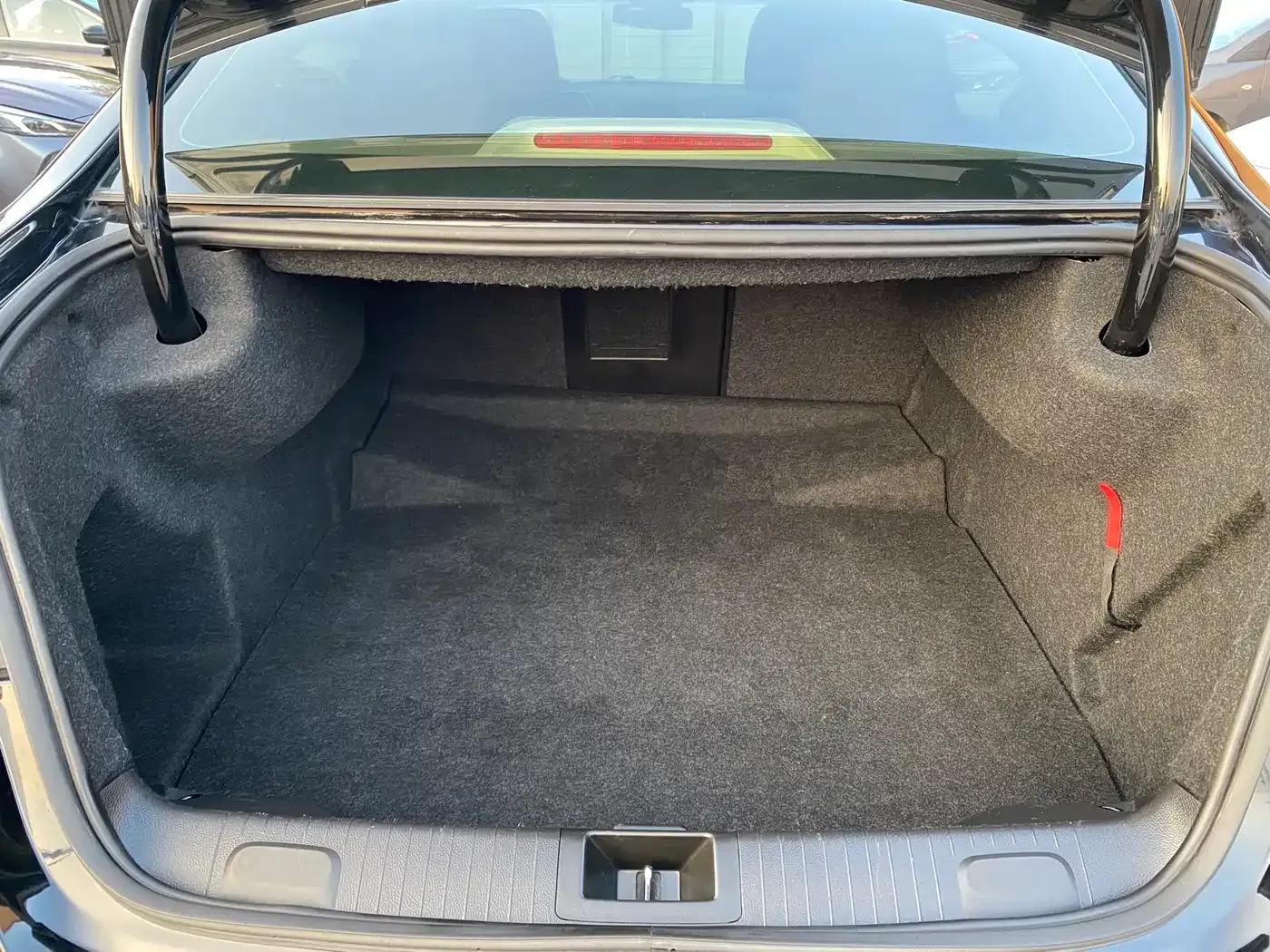 Roewe 950 2012 2.0L Comfort Edition — миниатюра 17