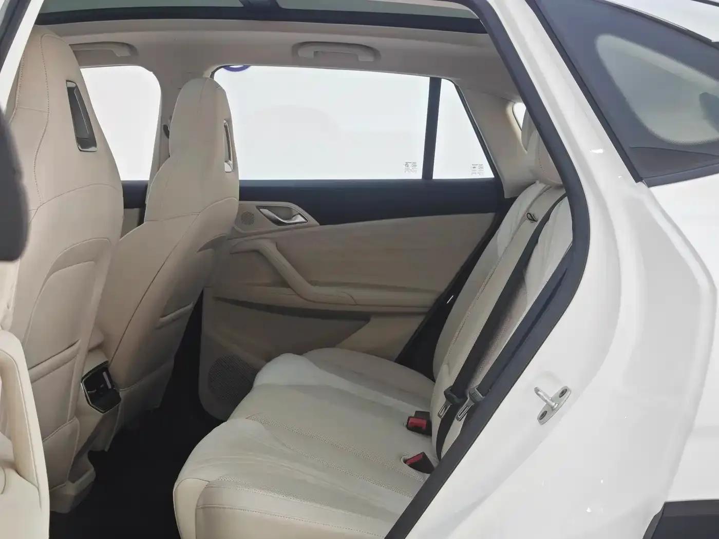 Roewe D5X DMH 2024 Model 135 Tech Edition — миниатюра 8