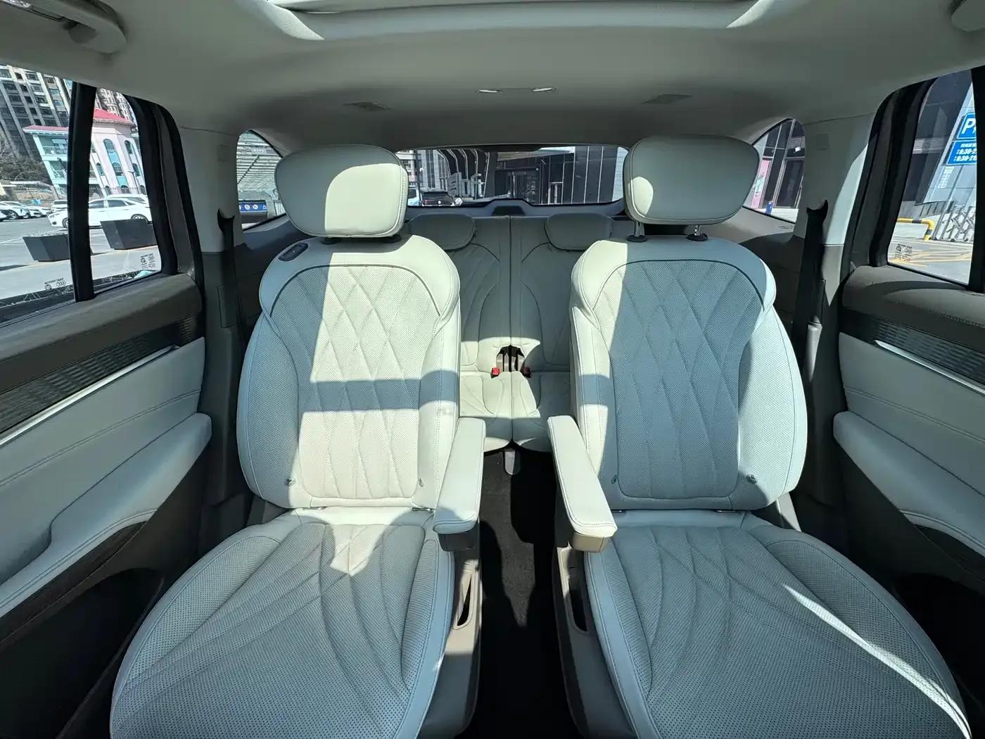 Roewe RX9 2023 2.0T AWD Premium Edition — миниатюра 15