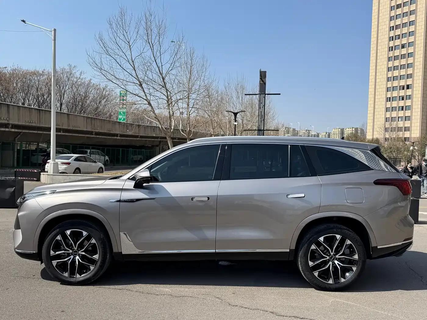 Roewe RX9 2023 2.0T AWD Premium Edition — миниатюра 4
