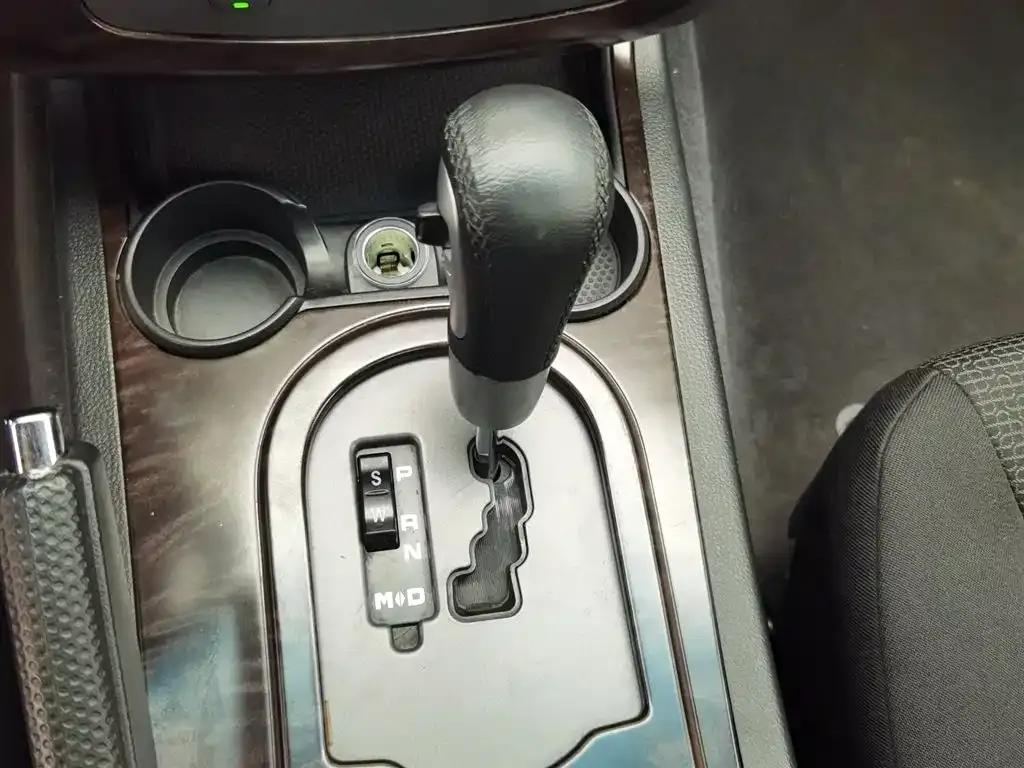 Roewe W5 2014 1.8T 2WD Automatic Shengyu Special Edition — миниатюра 13