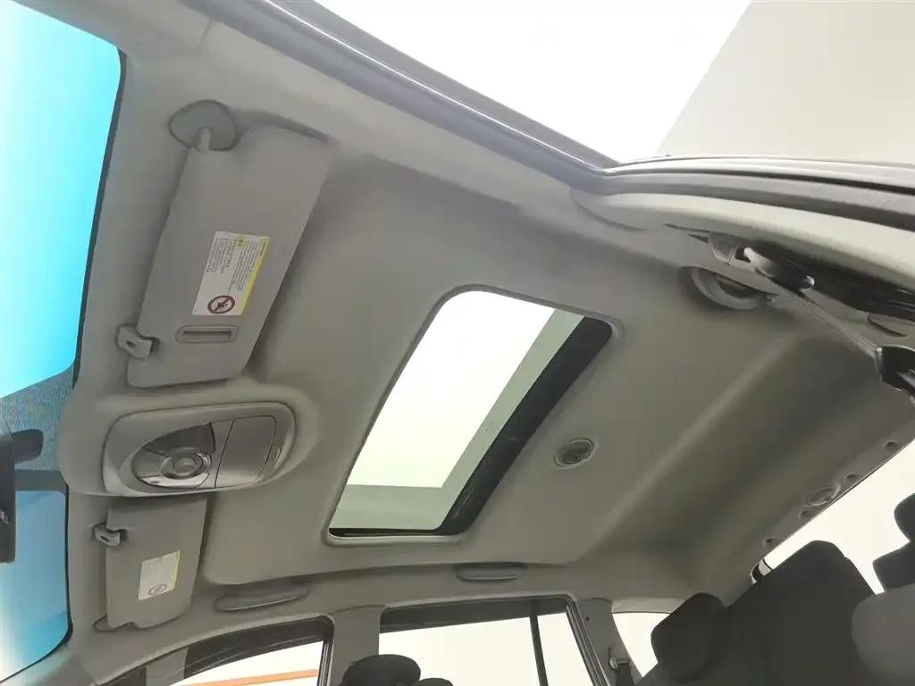 Roewe W5 2014 1.8T 2WD Automatic Shengyu Special Edition — миниатюра 14