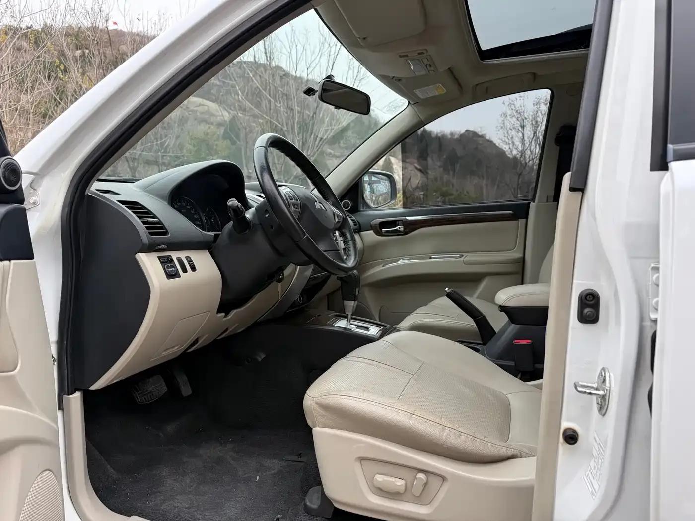 2013 Pajero Sport 3.0L Automatic 2WD Luxury Edition — миниатюра 4