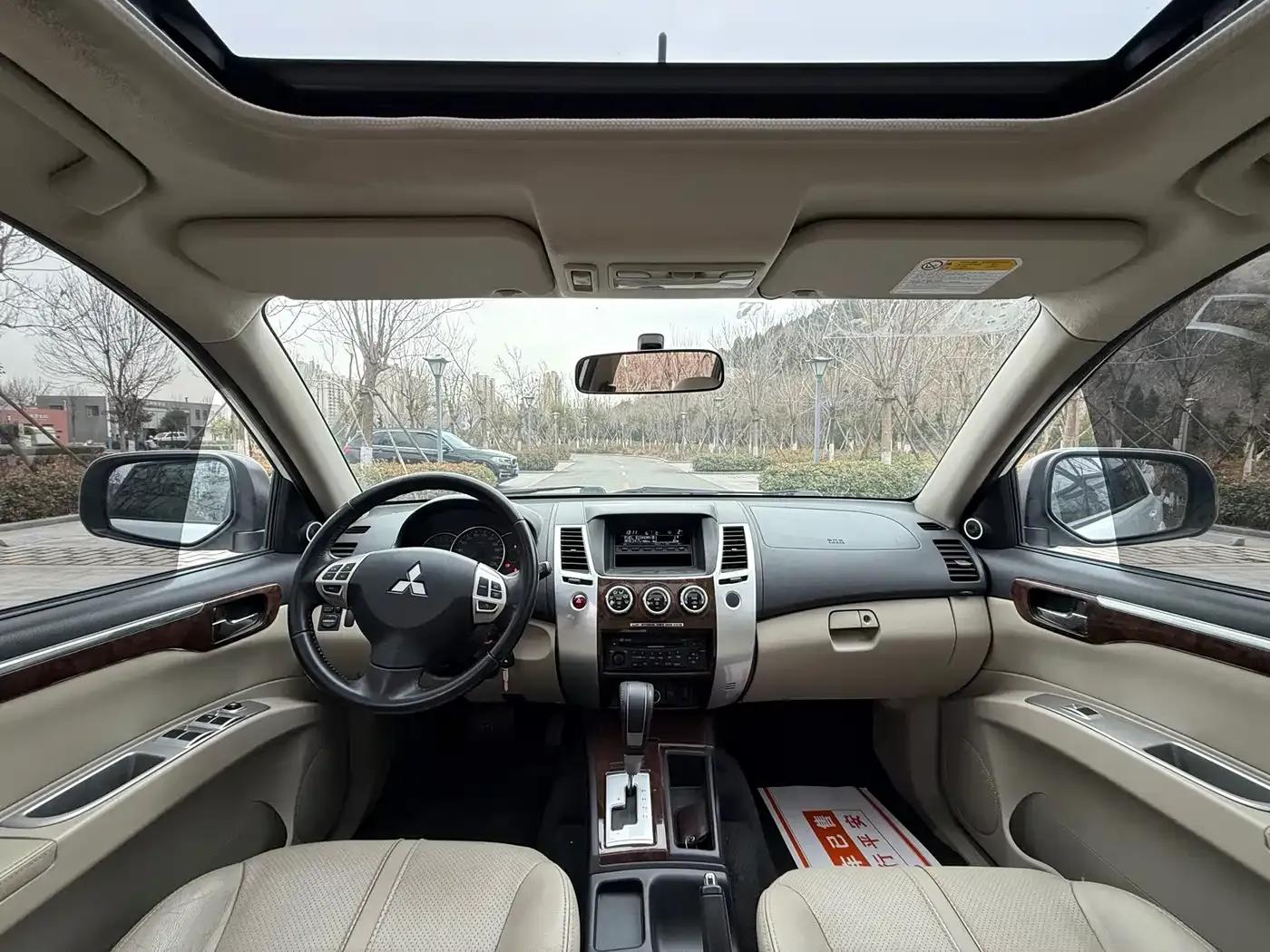 2013 Pajero Sport 3.0L Automatic 2WD Luxury Edition — миниатюра 6