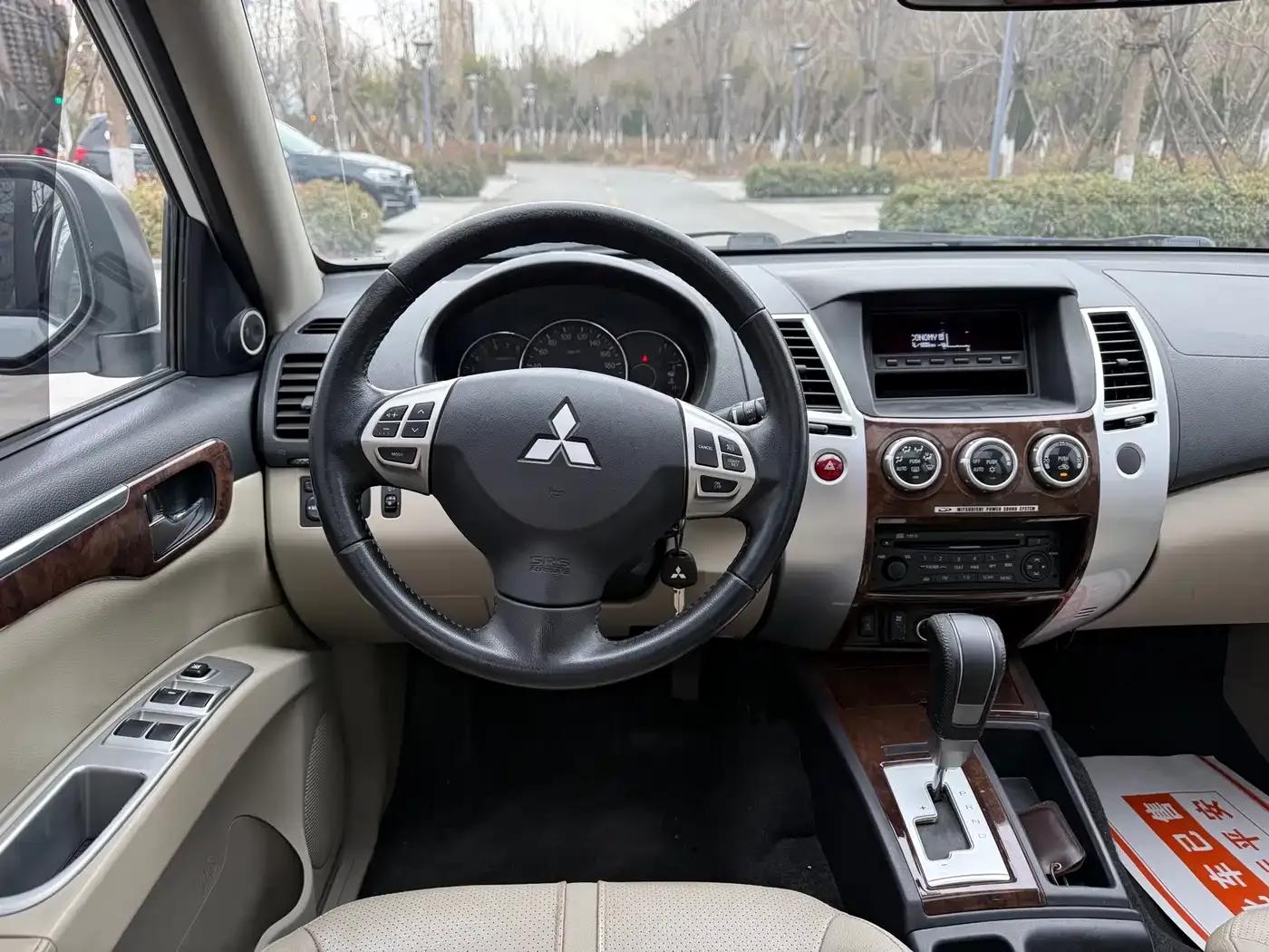 2013 Pajero Sport 3.0L Automatic 2WD Luxury Edition — миниатюра 7