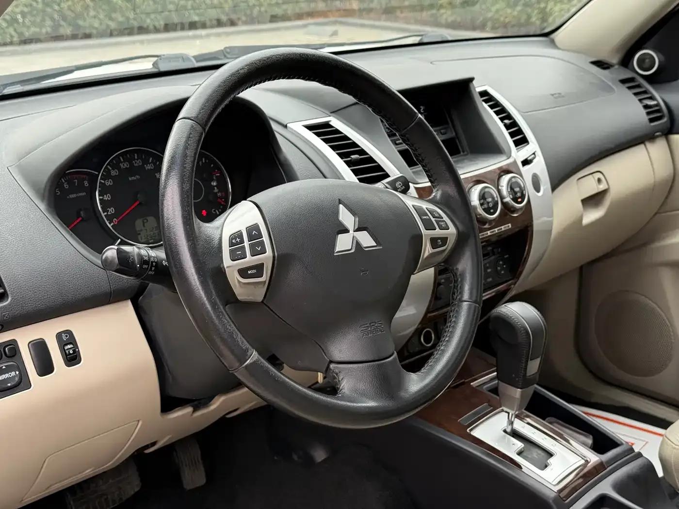 2013 Pajero Sport 3.0L Automatic 2WD Luxury Edition — миниатюра 8