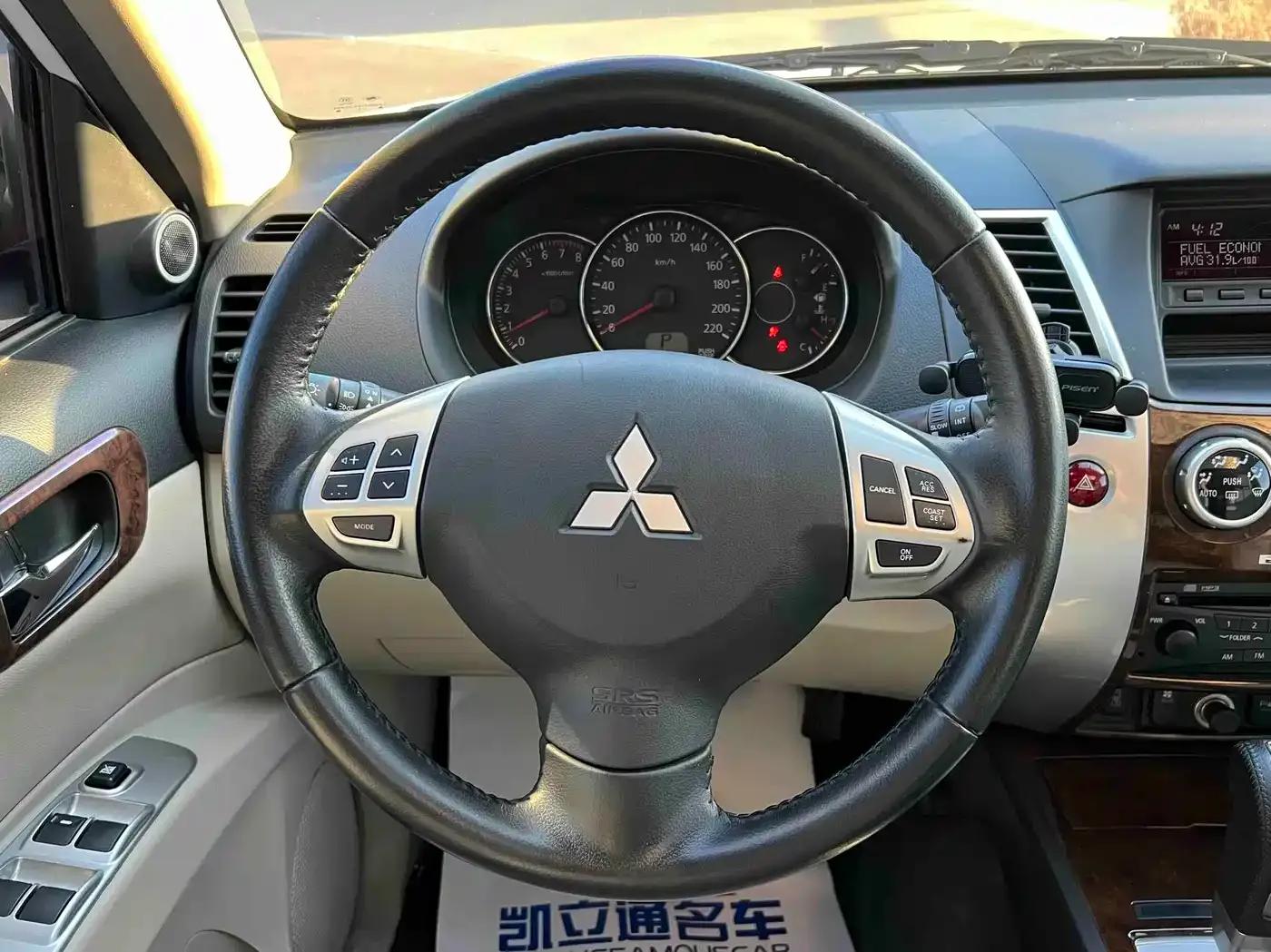 2013 Pajero Sport 3.0L Automatic 2WD Luxury Edition — миниатюра 12