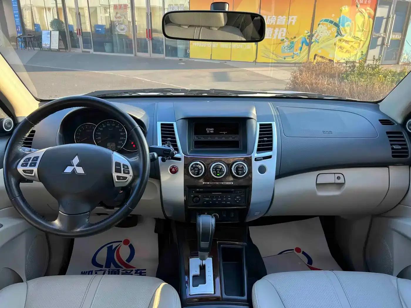 2013 Pajero Sport 3.0L Automatic 2WD Luxury Edition — миниатюра 9
