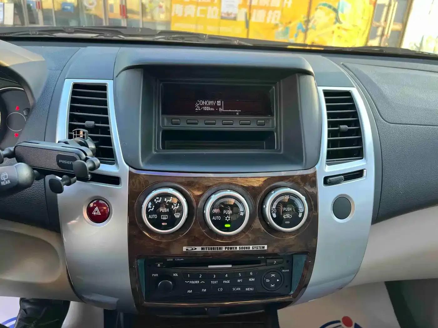 2013 Pajero Sport 3.0L Automatic 2WD Luxury Edition — миниатюра 10