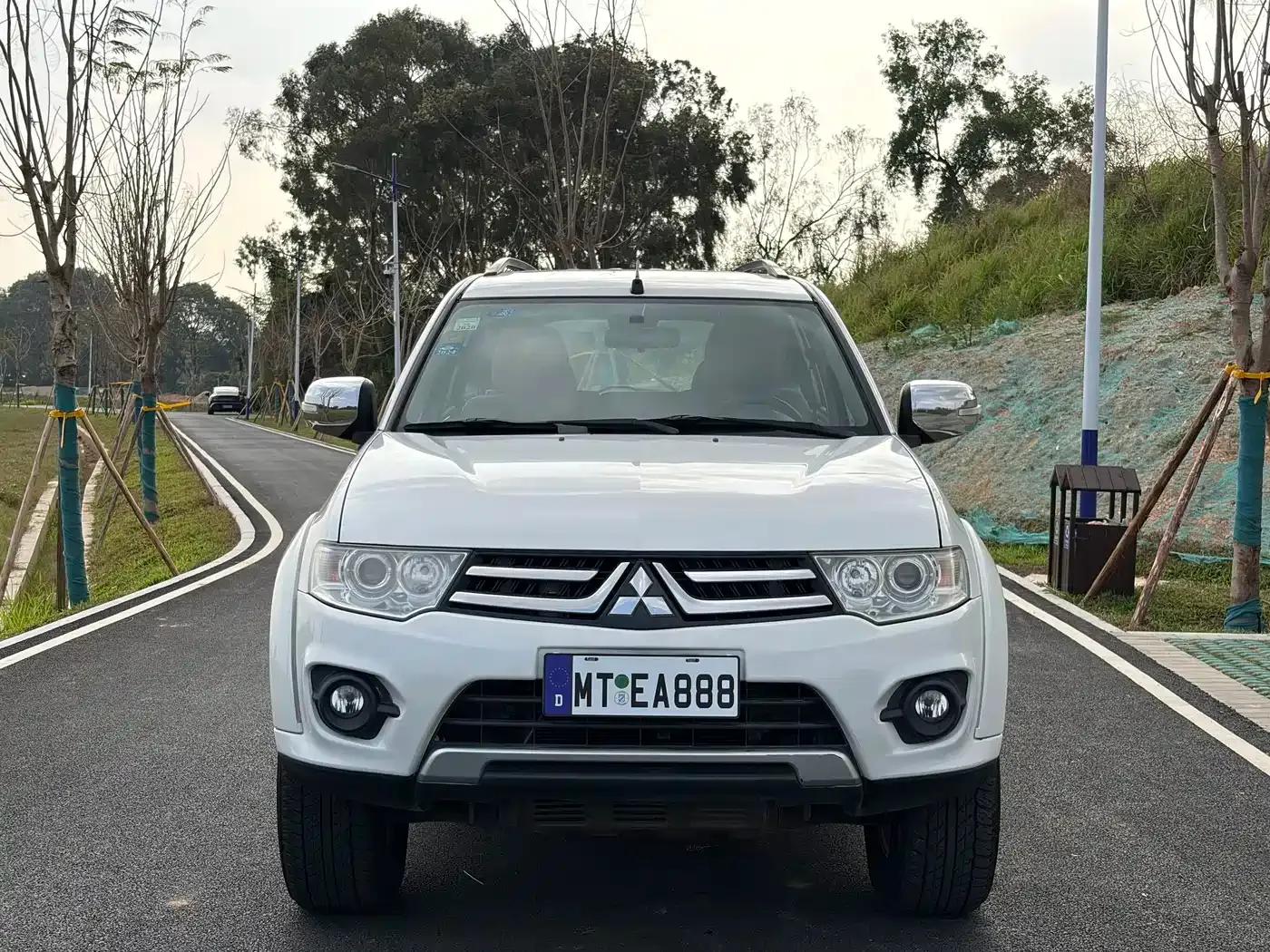 2013 Pajero Sport 3.0L Automatic 4WD Executive Edition — миниатюра 2
