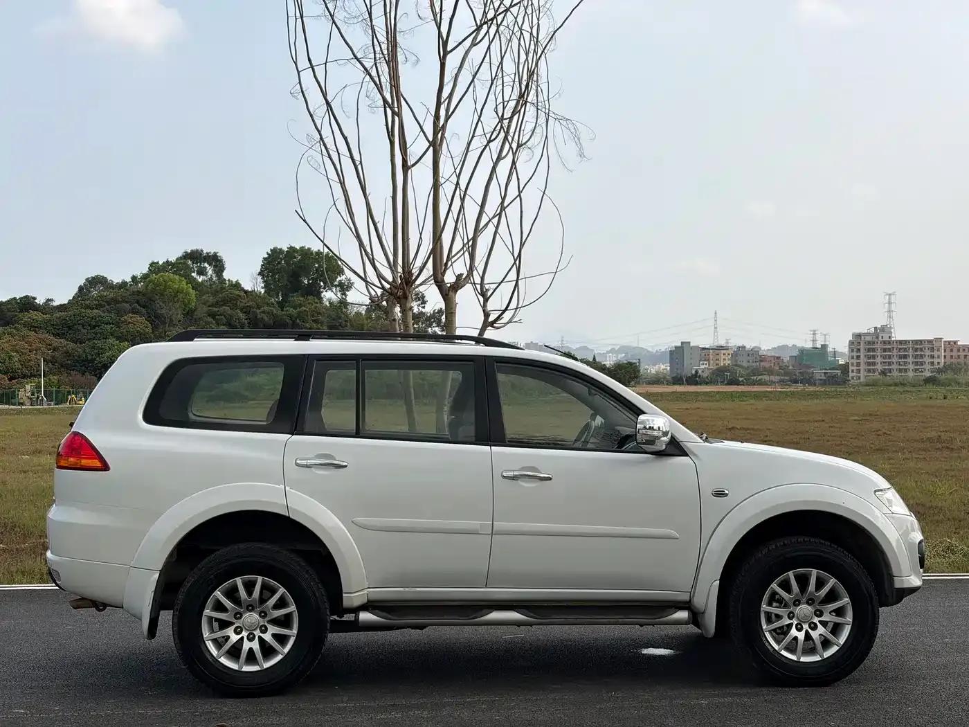 2013 Pajero Sport 3.0L Automatic 4WD Executive Edition — миниатюра 11