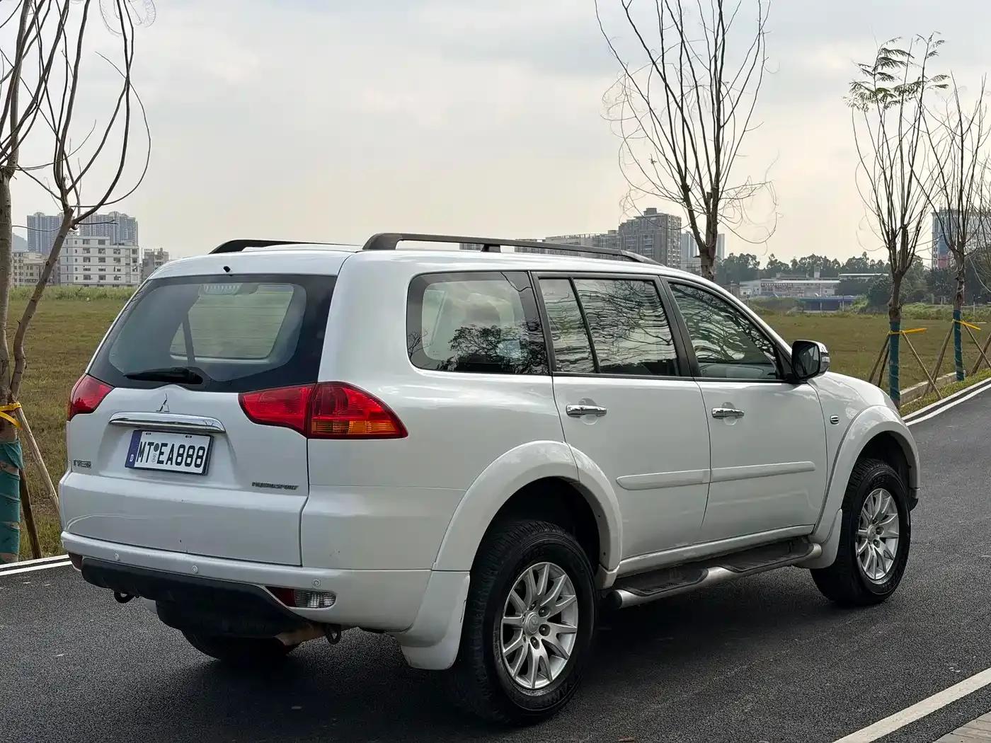 2013 Pajero Sport 3.0L Automatic 4WD Executive Edition — миниатюра 12