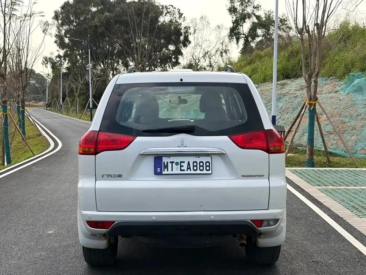 2013 Pajero Sport 3.0L Automatic 4WD Executive Edition — миниатюра 13