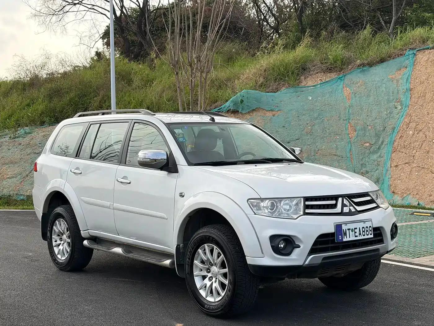 2013 Pajero Sport 3.0L Automatic 4WD Executive Edition — миниатюра 3