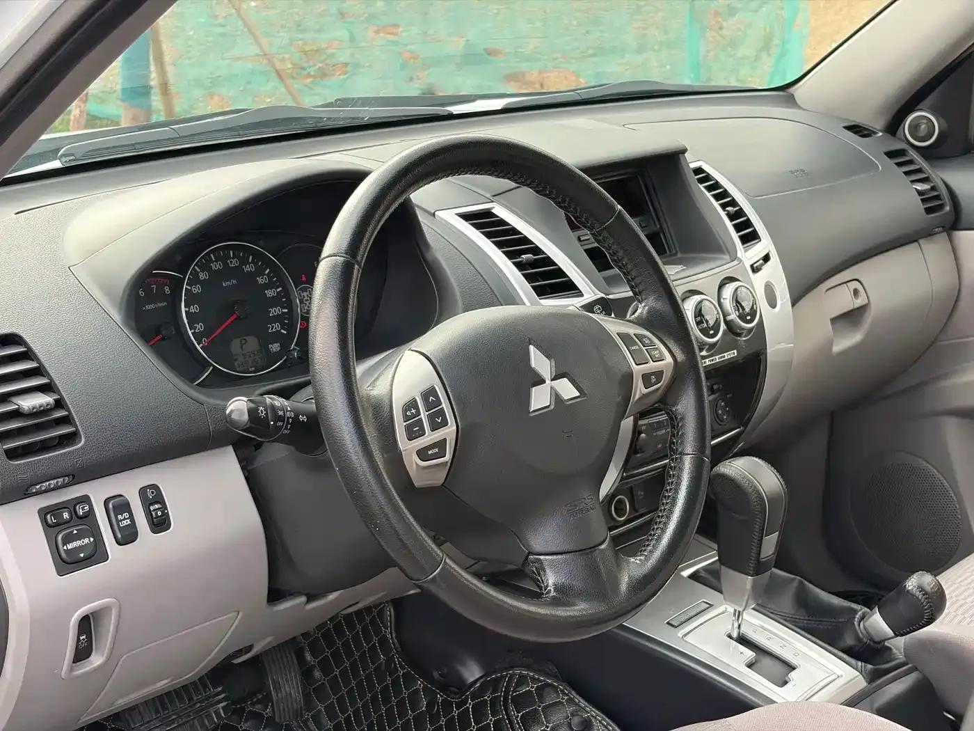 2013 Pajero Sport 3.0L Automatic 4WD Executive Edition — миниатюра 5