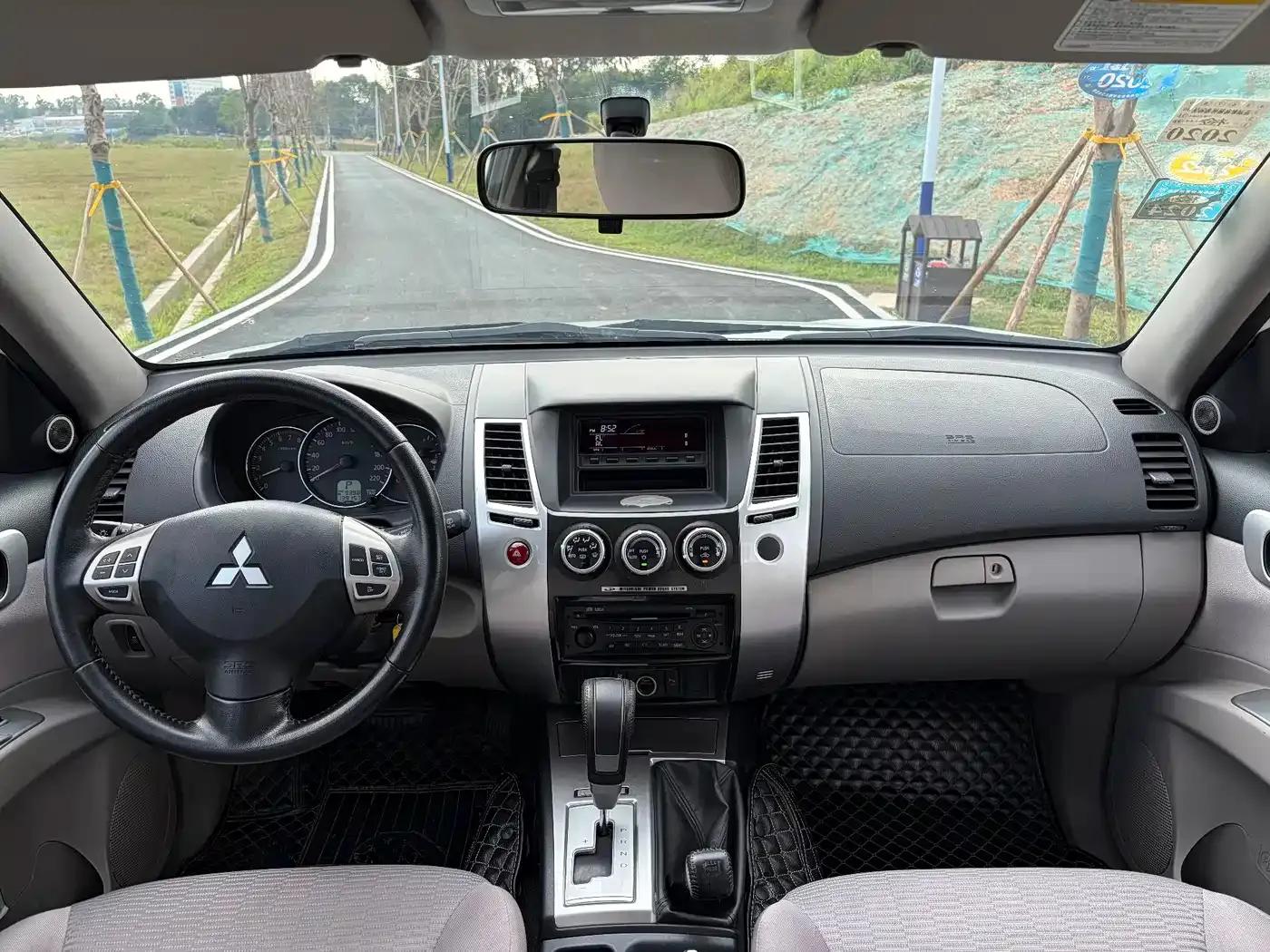 2013 Pajero Sport 3.0L Automatic 4WD Executive Edition — миниатюра 7