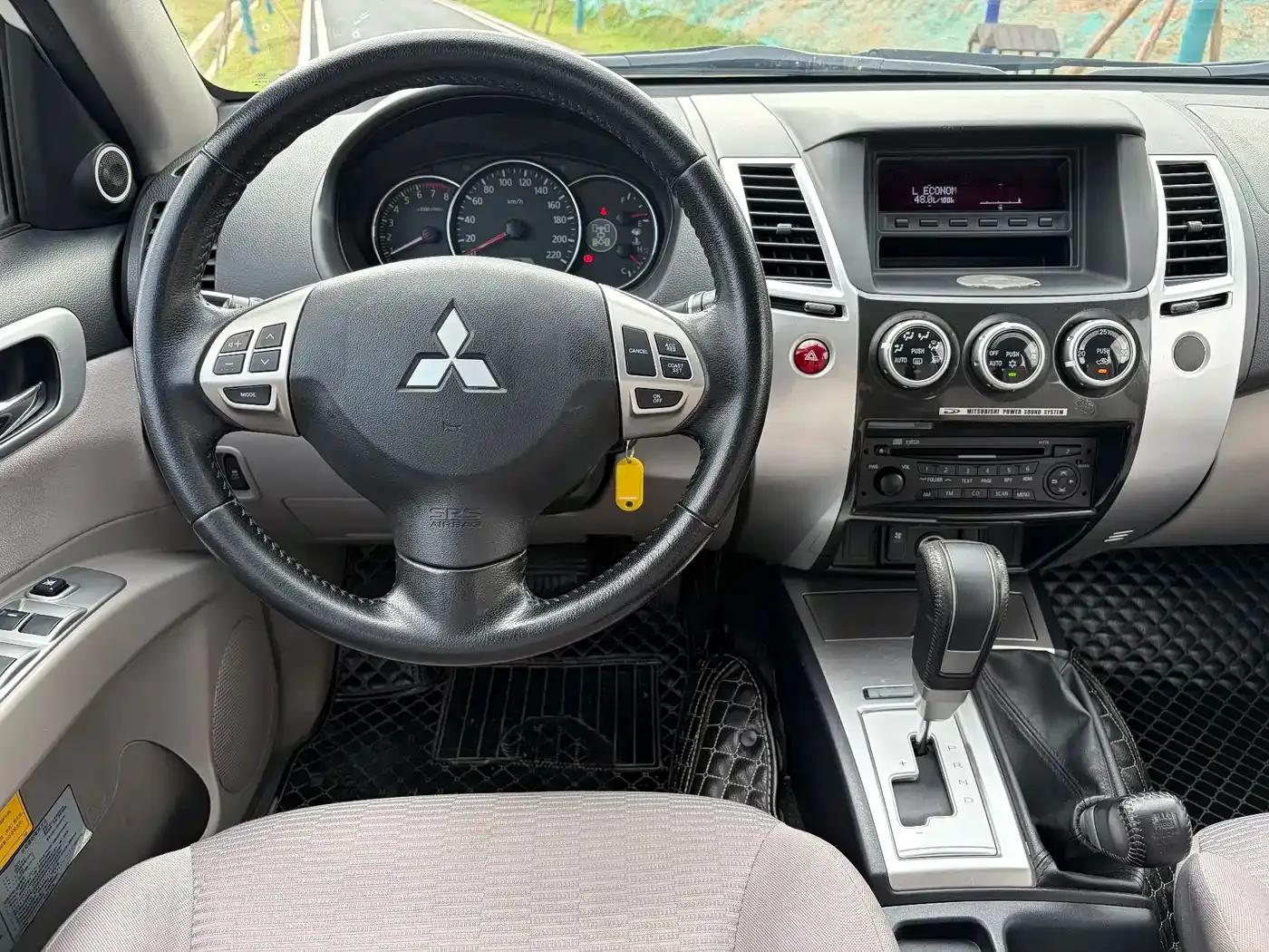 2013 Pajero Sport 3.0L Automatic 4WD Executive Edition — миниатюра 8