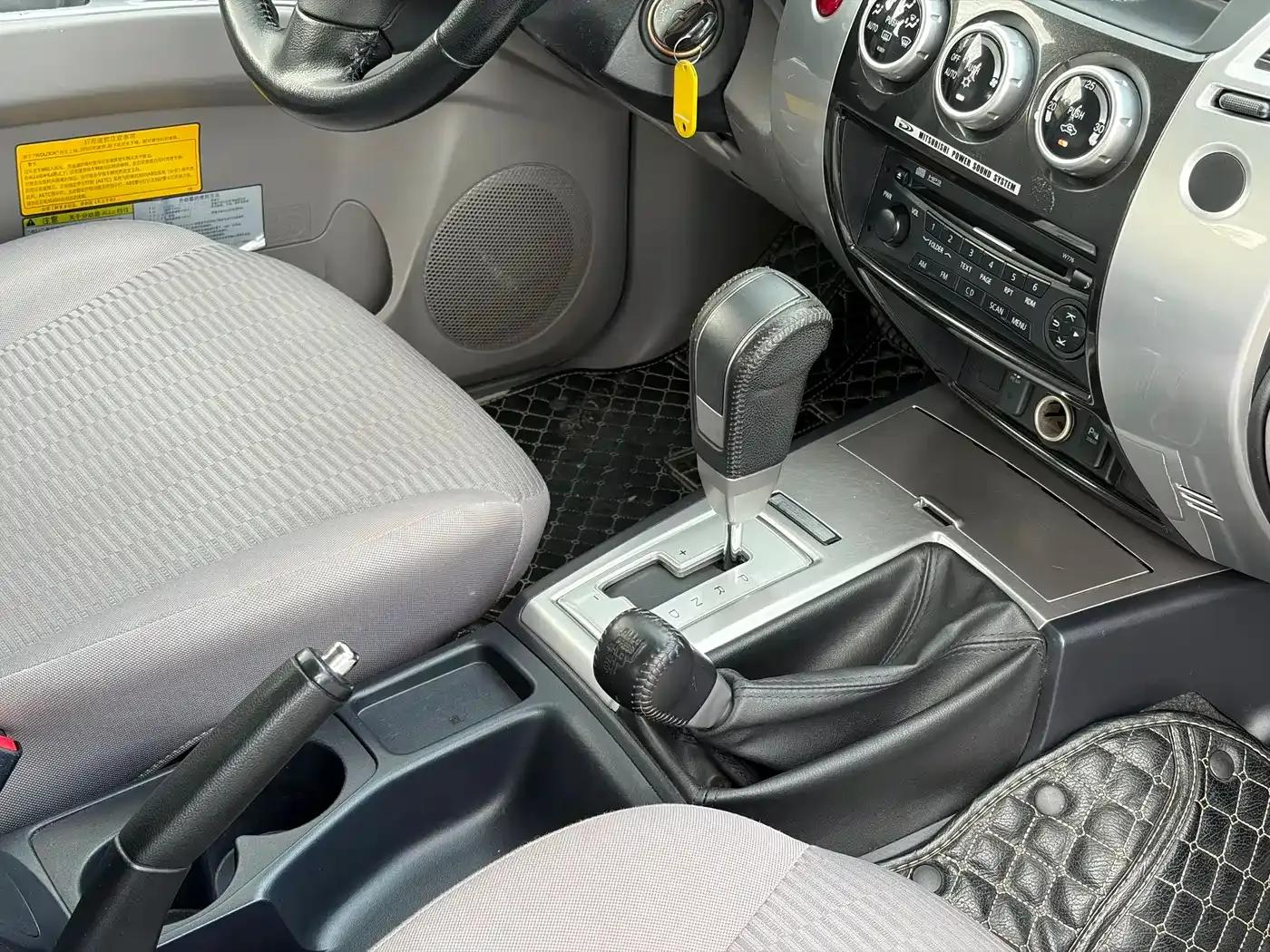2013 Pajero Sport 3.0L Automatic 4WD Executive Edition — миниатюра 9