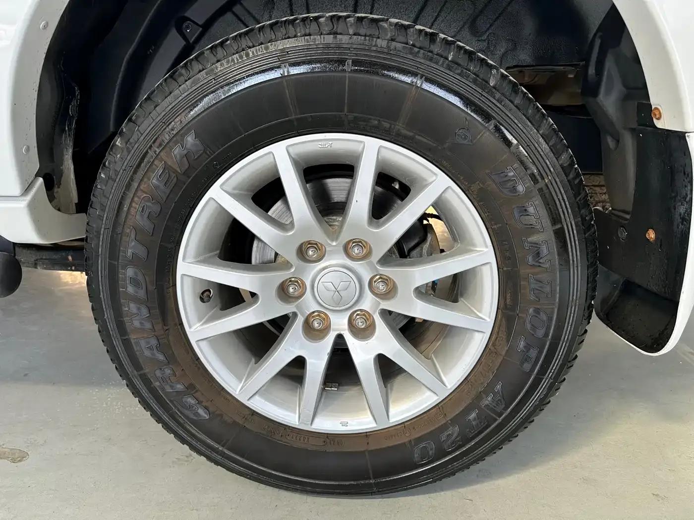 2013 Pajero Sport 3.0L Automatic 4WD Flagship Edition — миниатюра 12