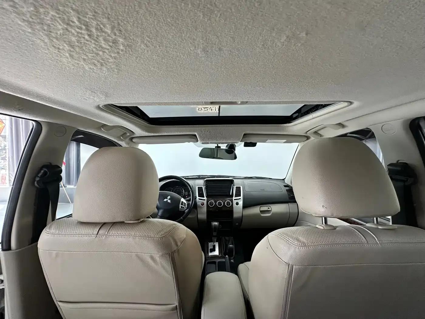 2013 Pajero Sport 3.0L Automatic 4WD Flagship Edition — миниатюра 15