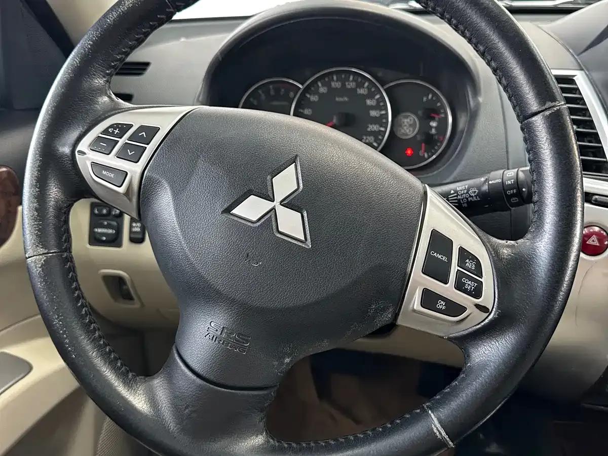 2013 Pajero Sport 3.0L Automatic 4WD Flagship Edition — миниатюра 18