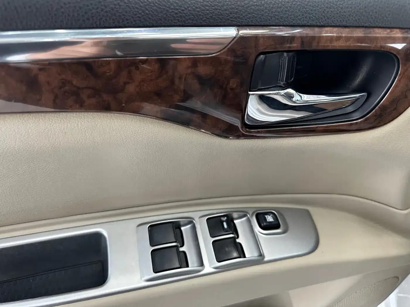2013 Pajero Sport 3.0L Automatic 4WD Flagship Edition — миниатюра 21