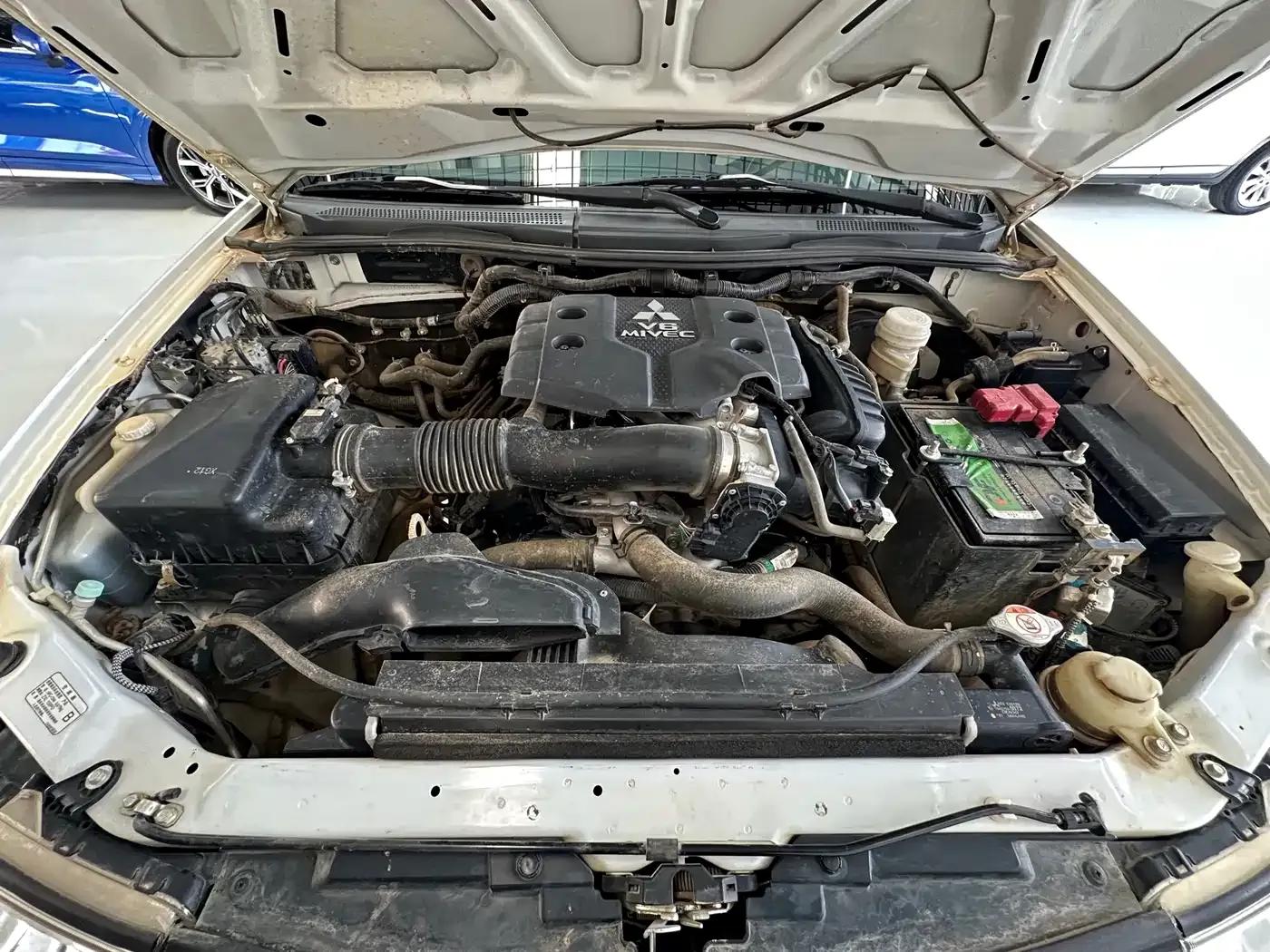2013 Pajero Sport 3.0L Automatic 4WD Flagship Edition — миниатюра 26