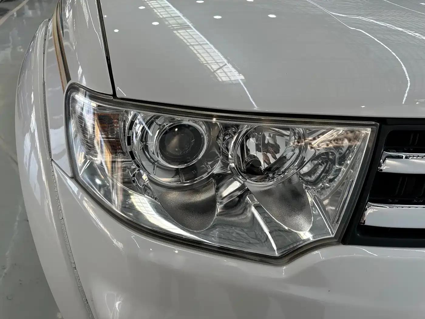 2013 Pajero Sport 3.0L Automatic 4WD Flagship Edition — миниатюра 27
