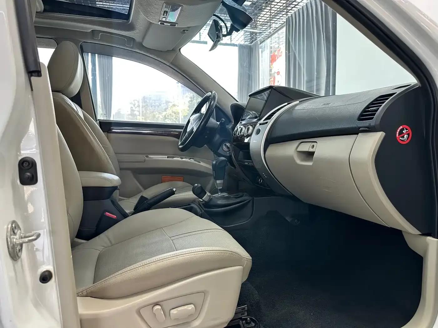 2013 Pajero Sport 3.0L Automatic 4WD Flagship Edition — миниатюра 28