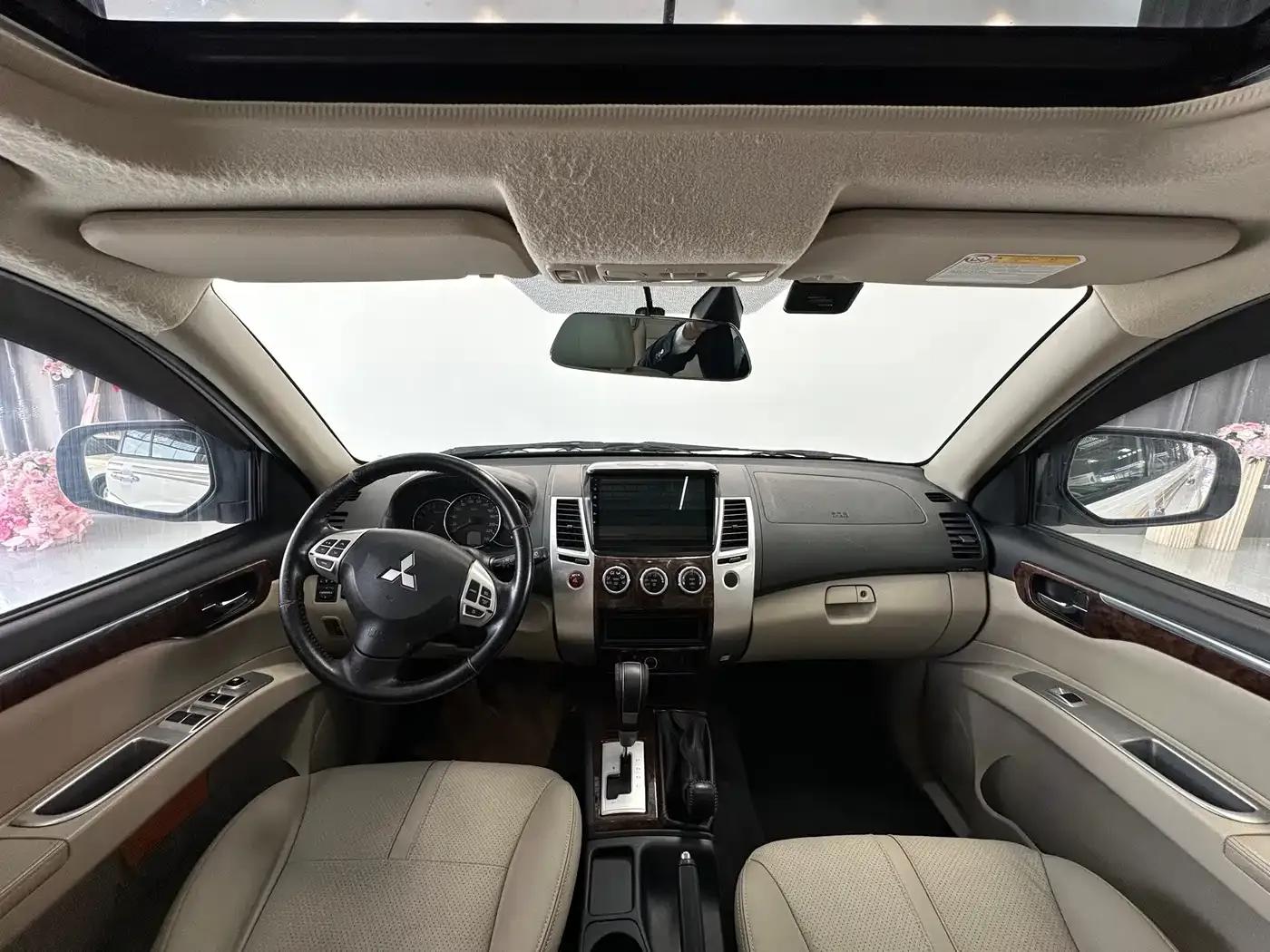 2013 Pajero Sport 3.0L Automatic 4WD Flagship Edition — миниатюра 6
