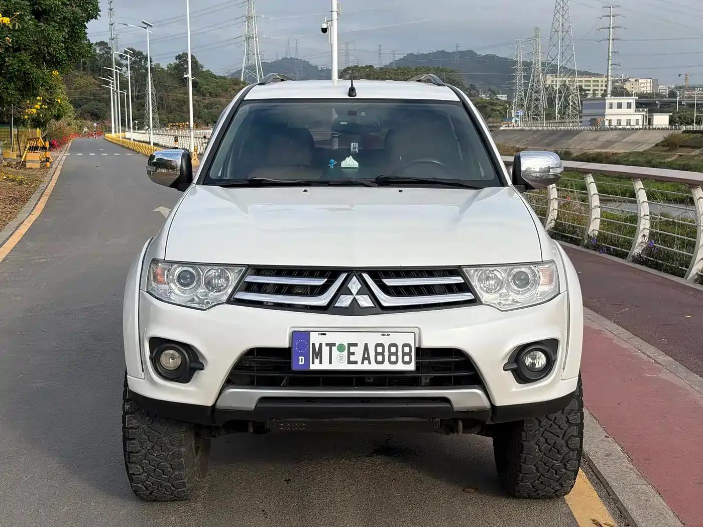 2013 Pajero Sport 3.0L Automatic 4WD Executive Edition — миниатюра 2