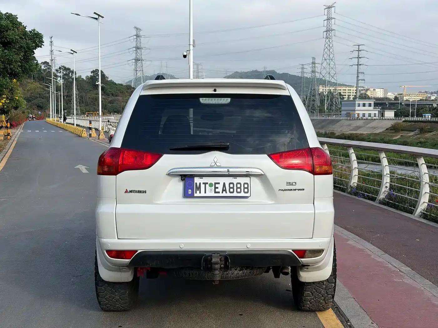 2013 Pajero Sport 3.0L Automatic 4WD Executive Edition — миниатюра 13