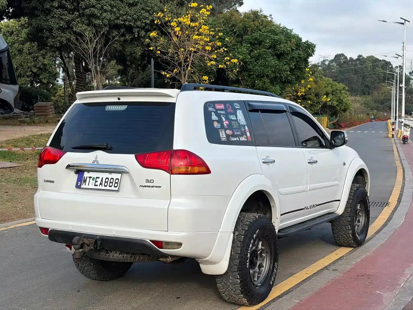 2013 Pajero Sport 3.0L Automatic 4WD Executive Edition — миниатюра 14