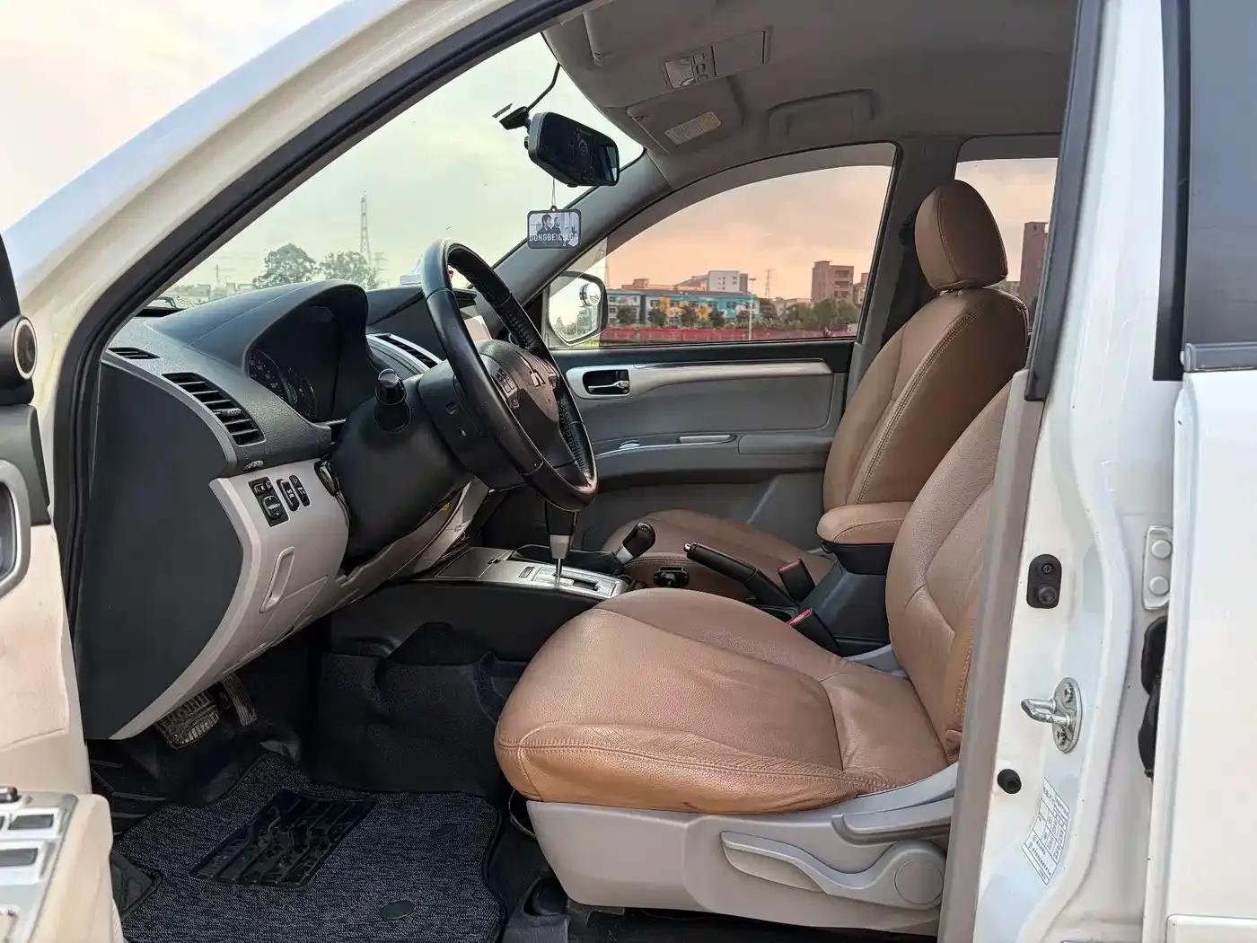 2013 Pajero Sport 3.0L Automatic 4WD Executive Edition — миниатюра 4