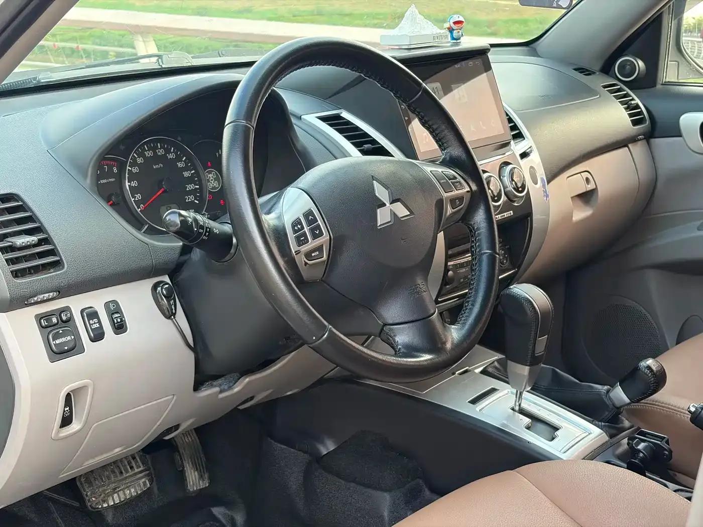 2013 Pajero Sport 3.0L Automatic 4WD Executive Edition — миниатюра 5