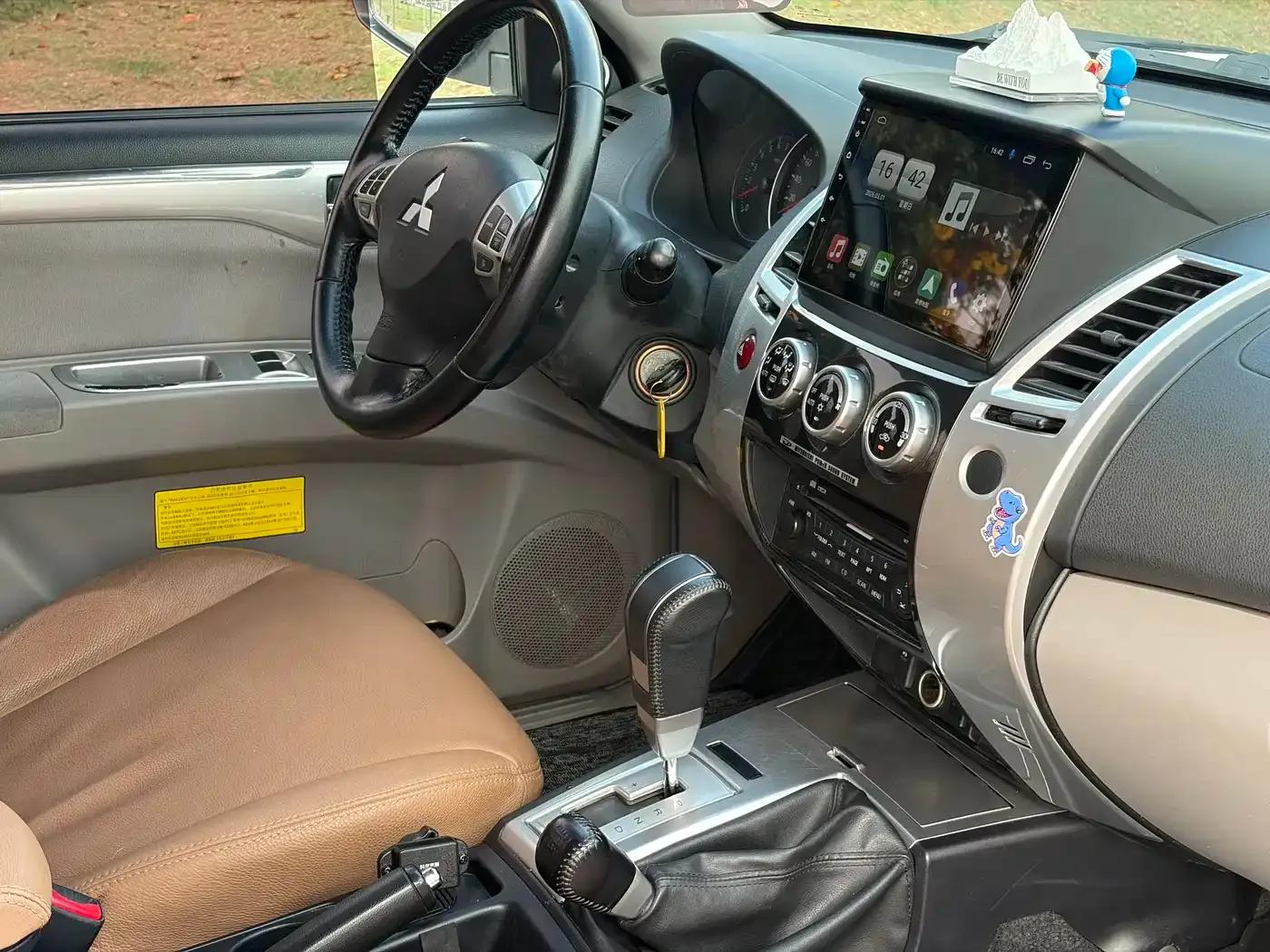 2013 Pajero Sport 3.0L Automatic 4WD Executive Edition — миниатюра 10