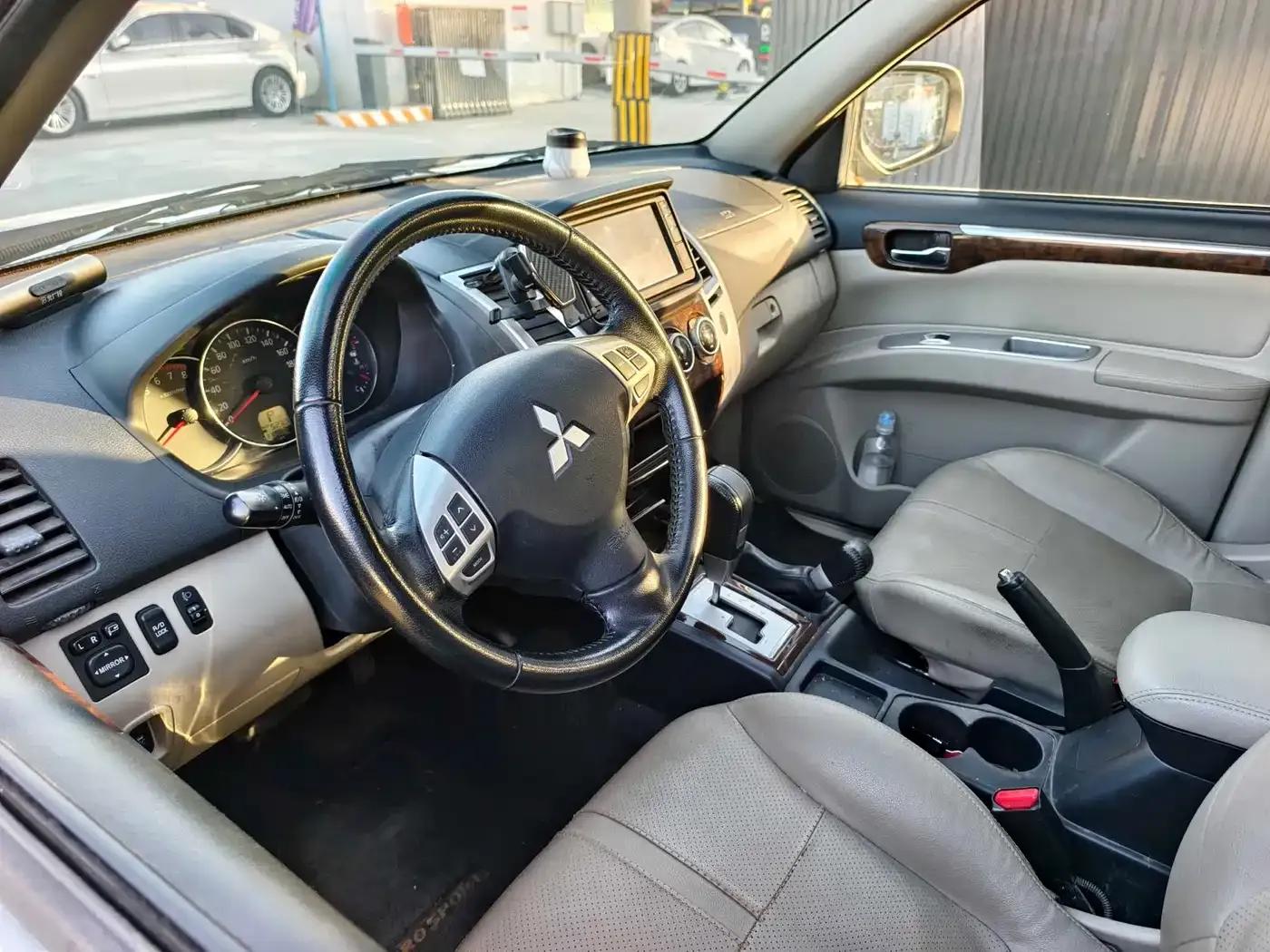 2013 Pajero Sport 3.0L Automatic 4WD Flagship Edition — миниатюра 7
