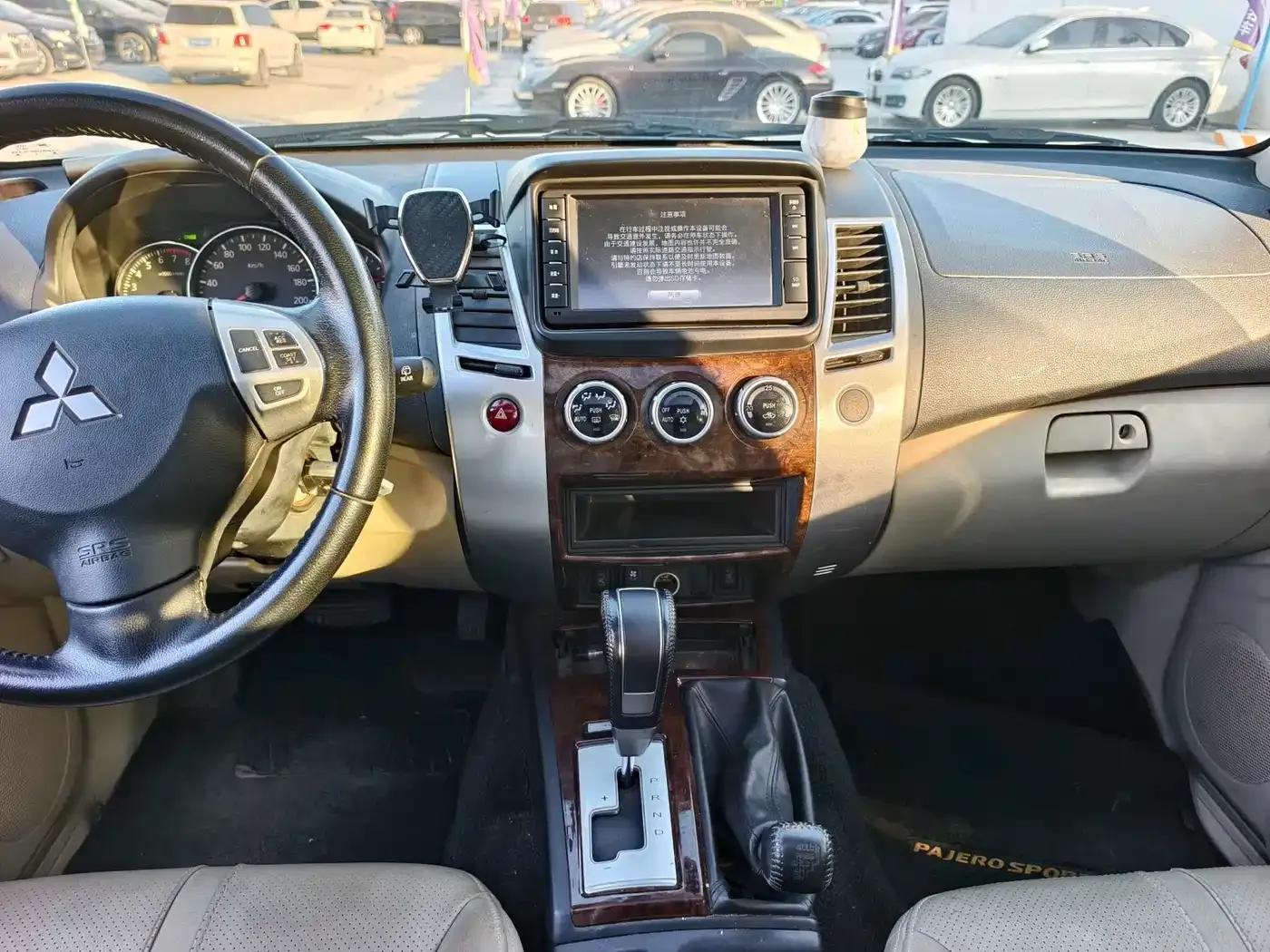 2013 Pajero Sport 3.0L Automatic 4WD Flagship Edition — миниатюра 10