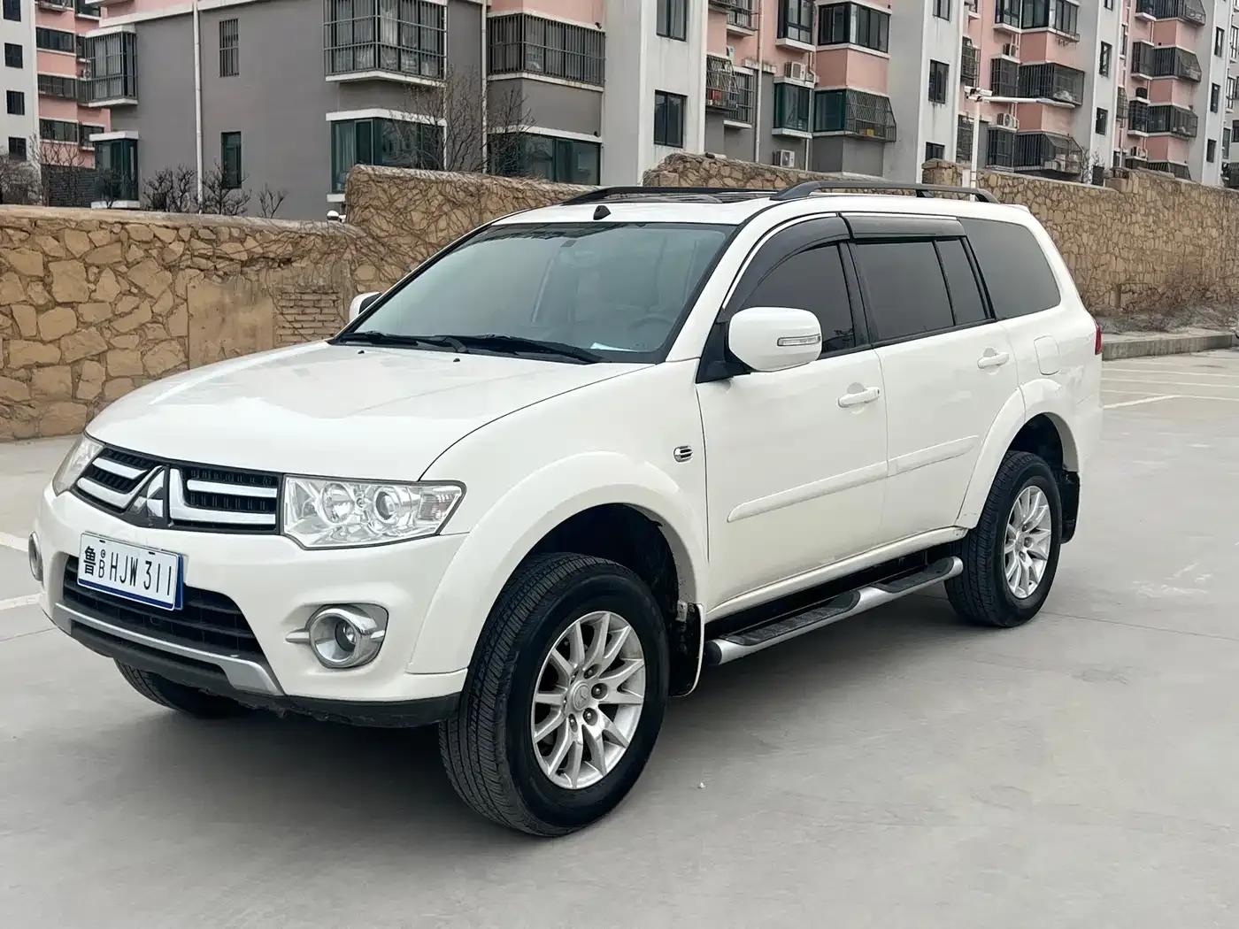 2013 Pajero Sport 3.0L Automatic 2WD Luxury Edition — миниатюра 1